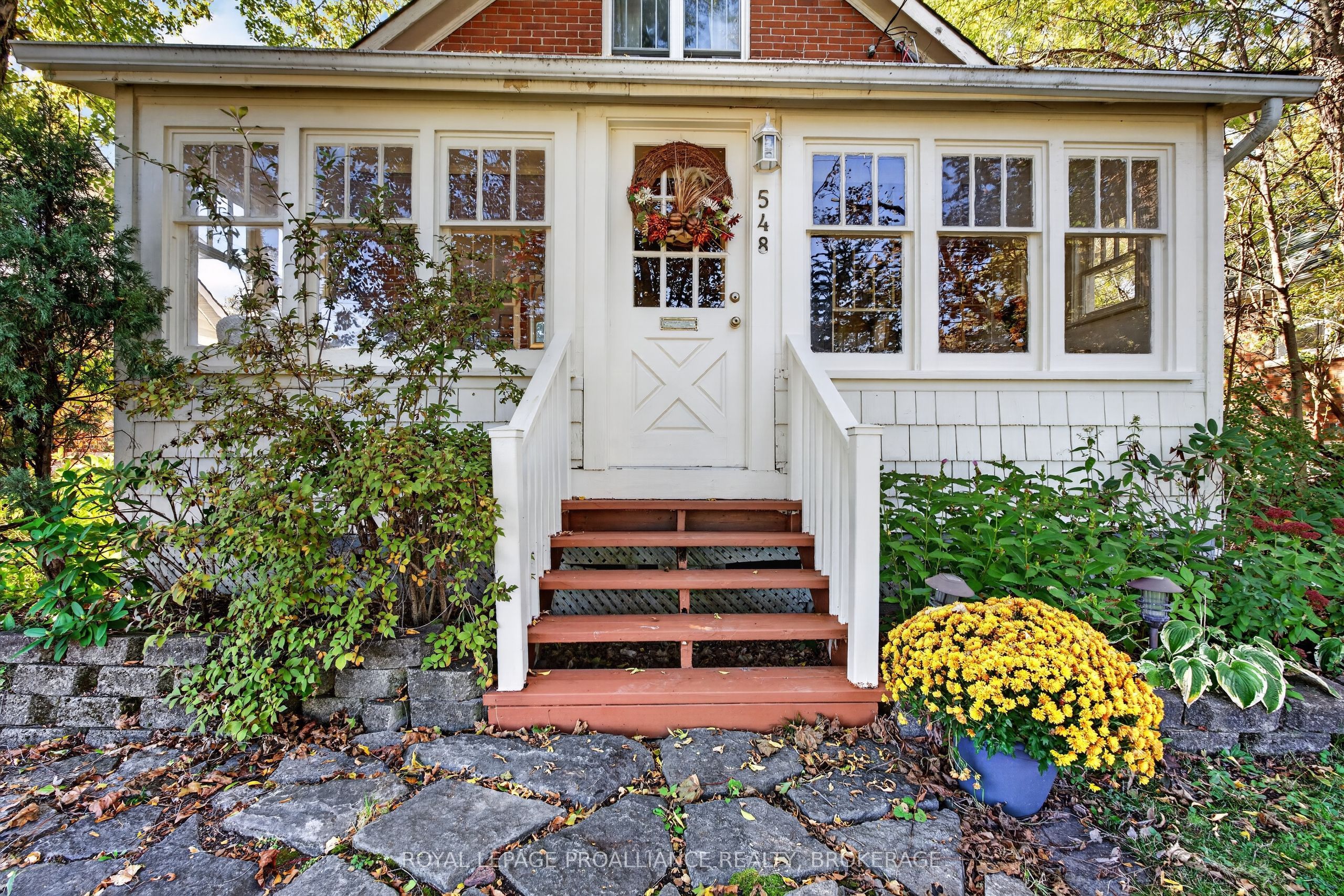 548 Division Street Property Photo 3