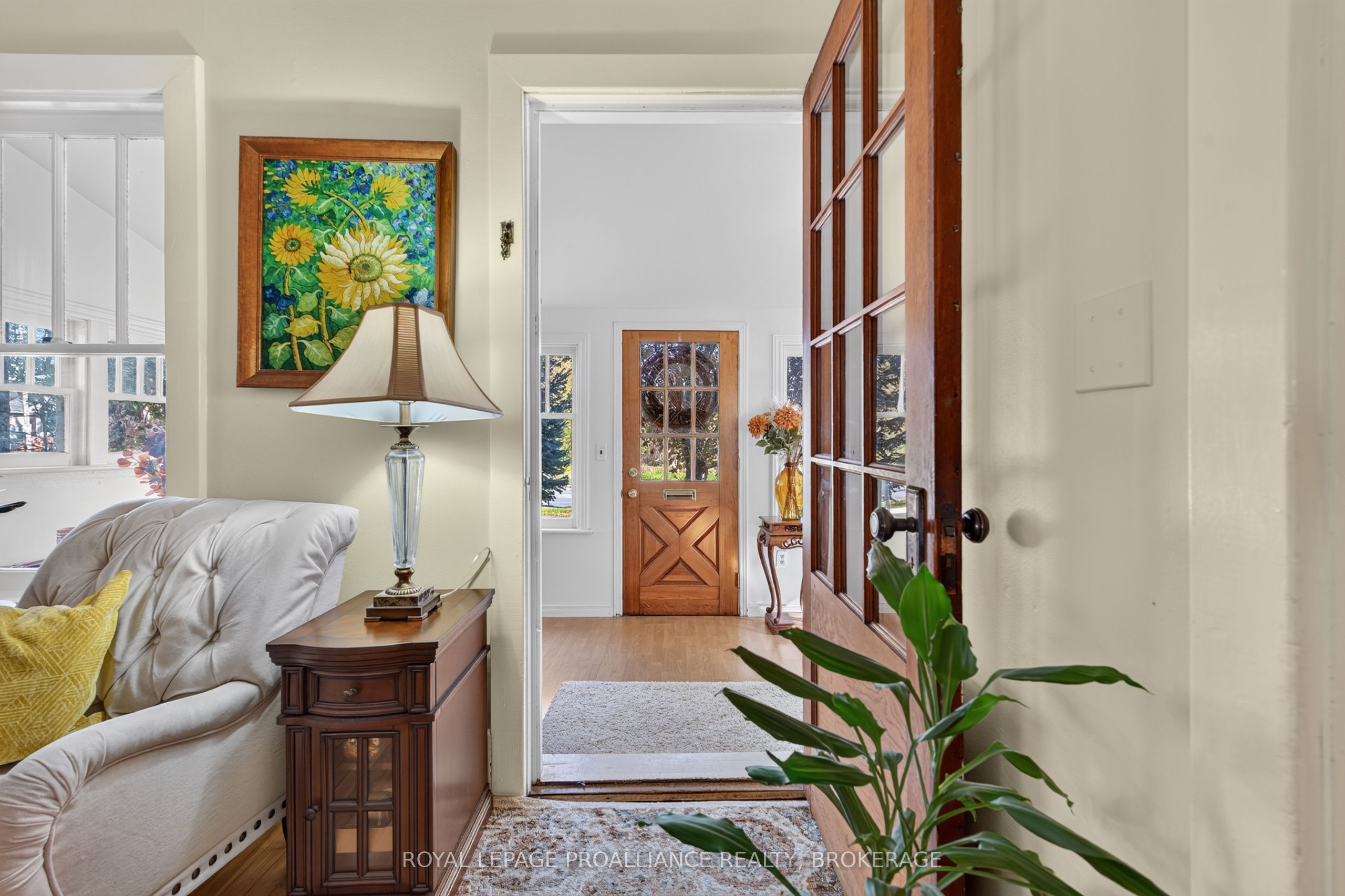 548 Division Street Property Photo 4