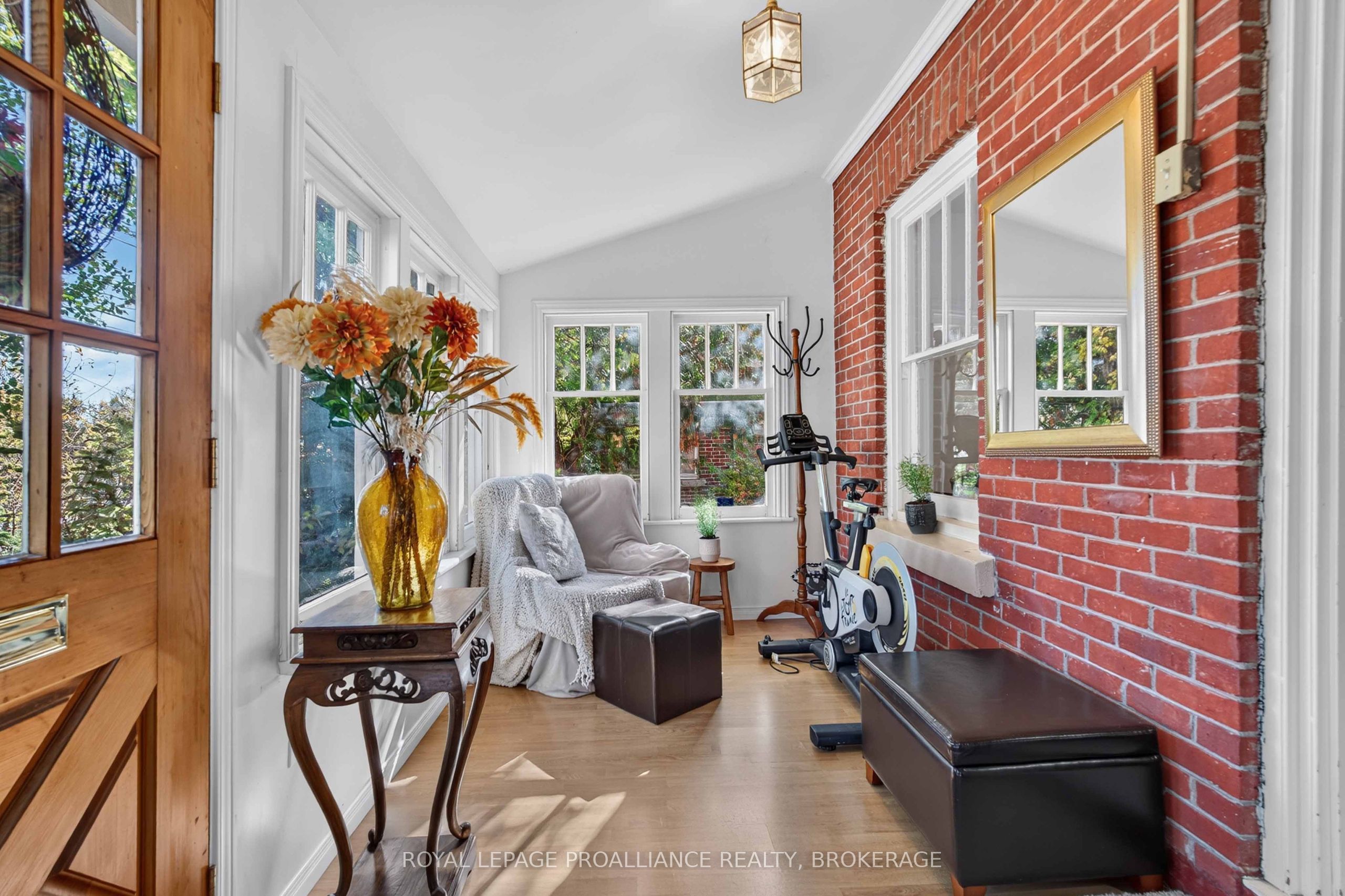 548 Division Street Property Photo 5