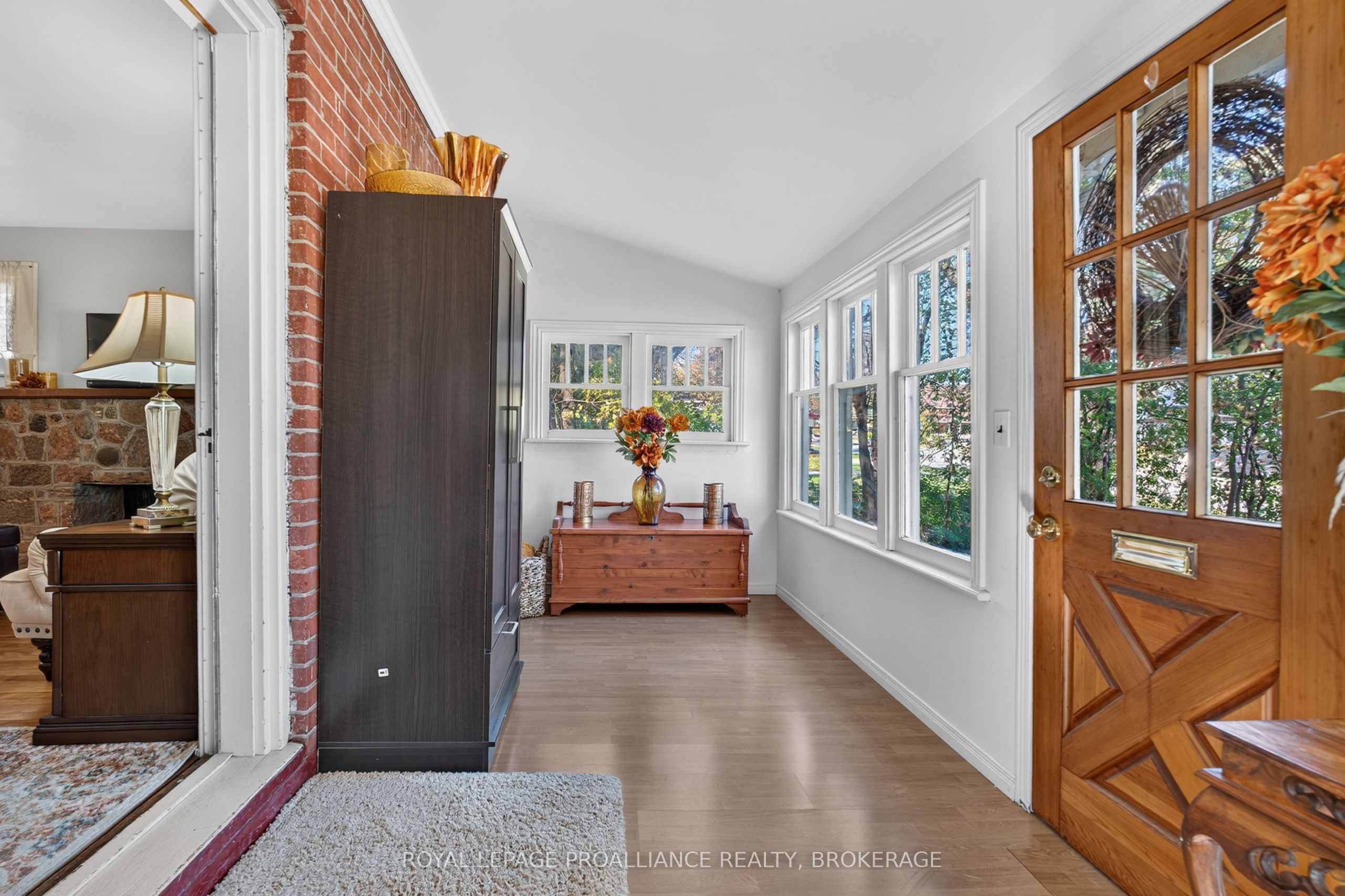 548 Division Street Property Photo 6