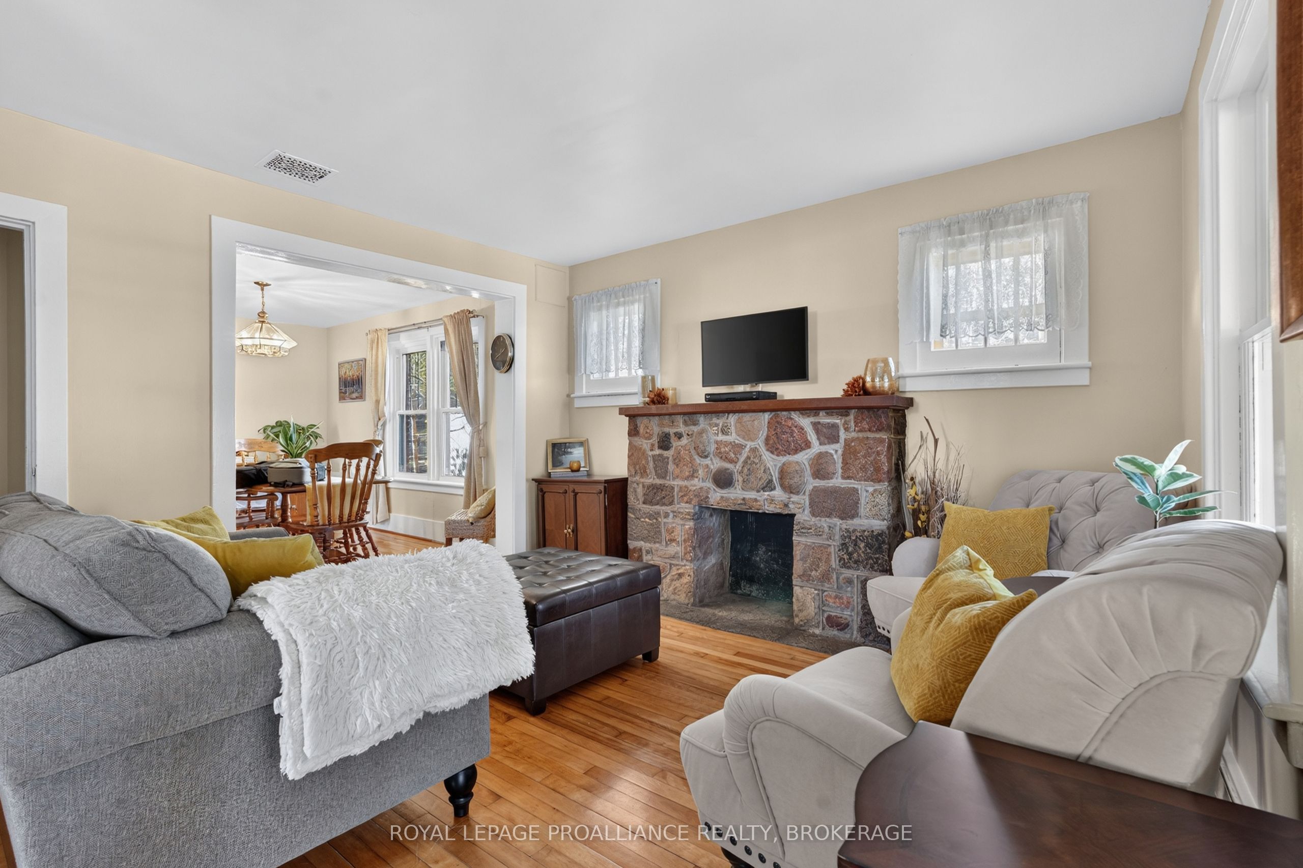 548 Division Street Property Photo 7