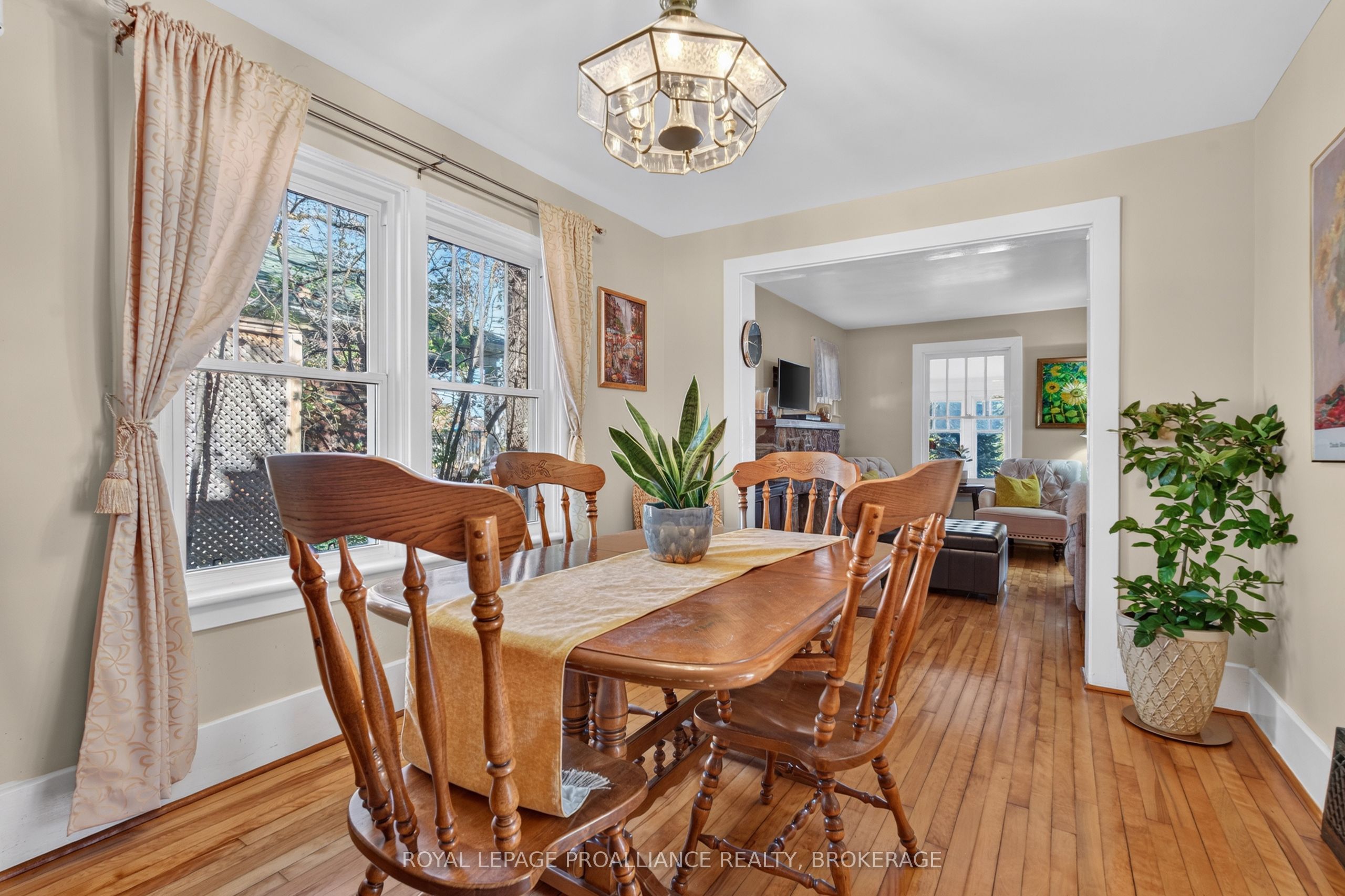 548 Division Street Property Photo 11