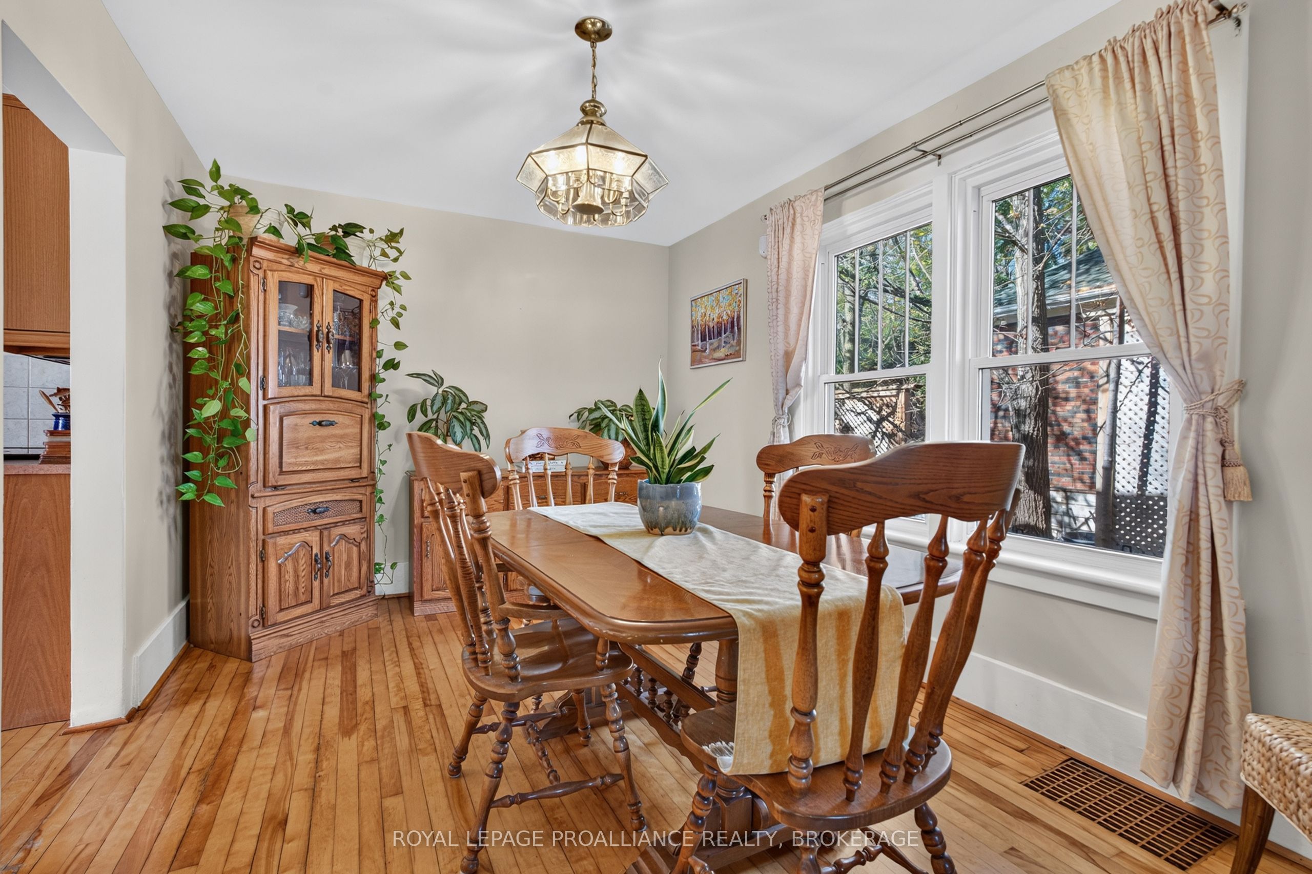 548 Division Street Property Photo 12