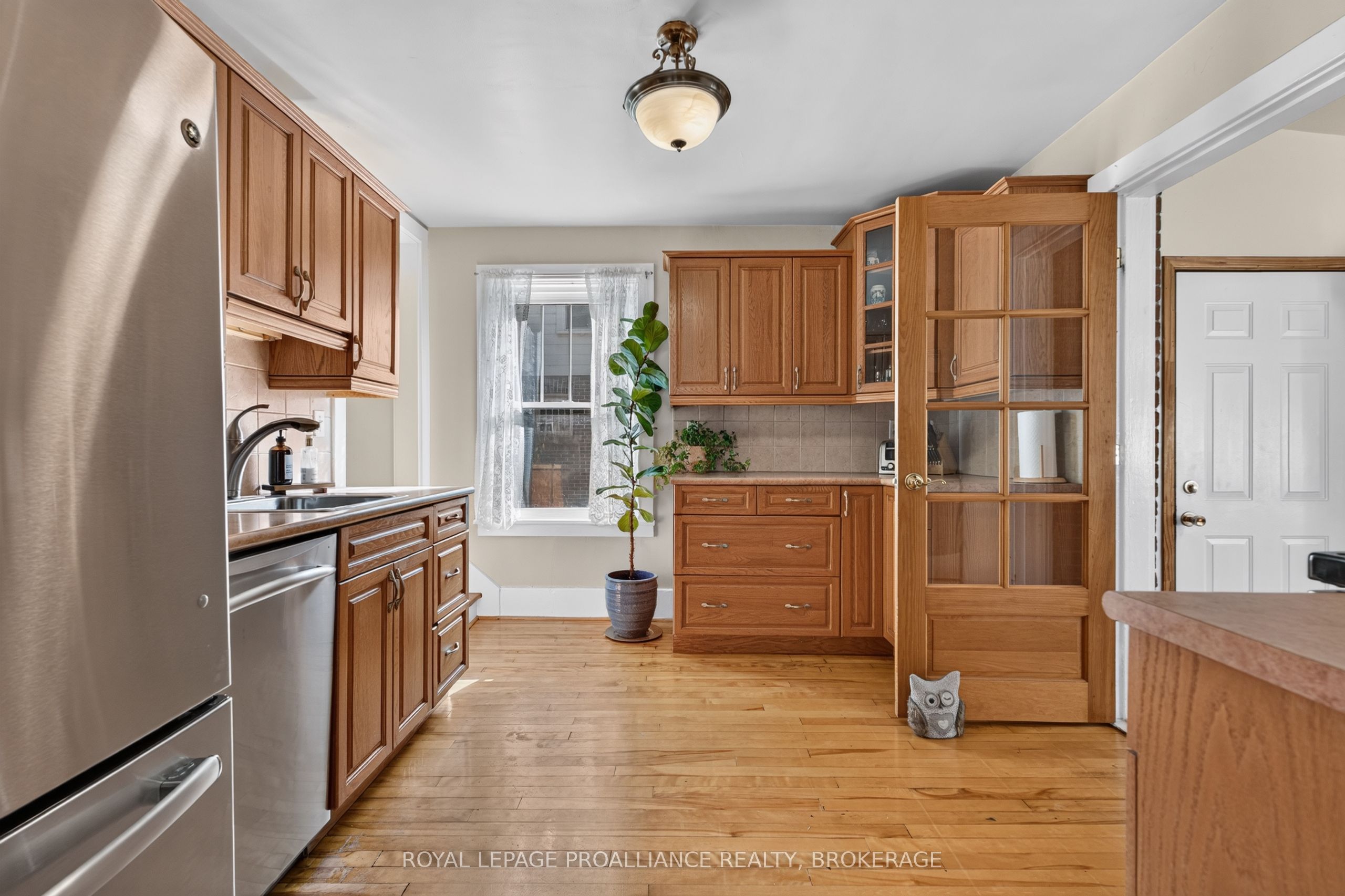548 Division Street Property Photo 14