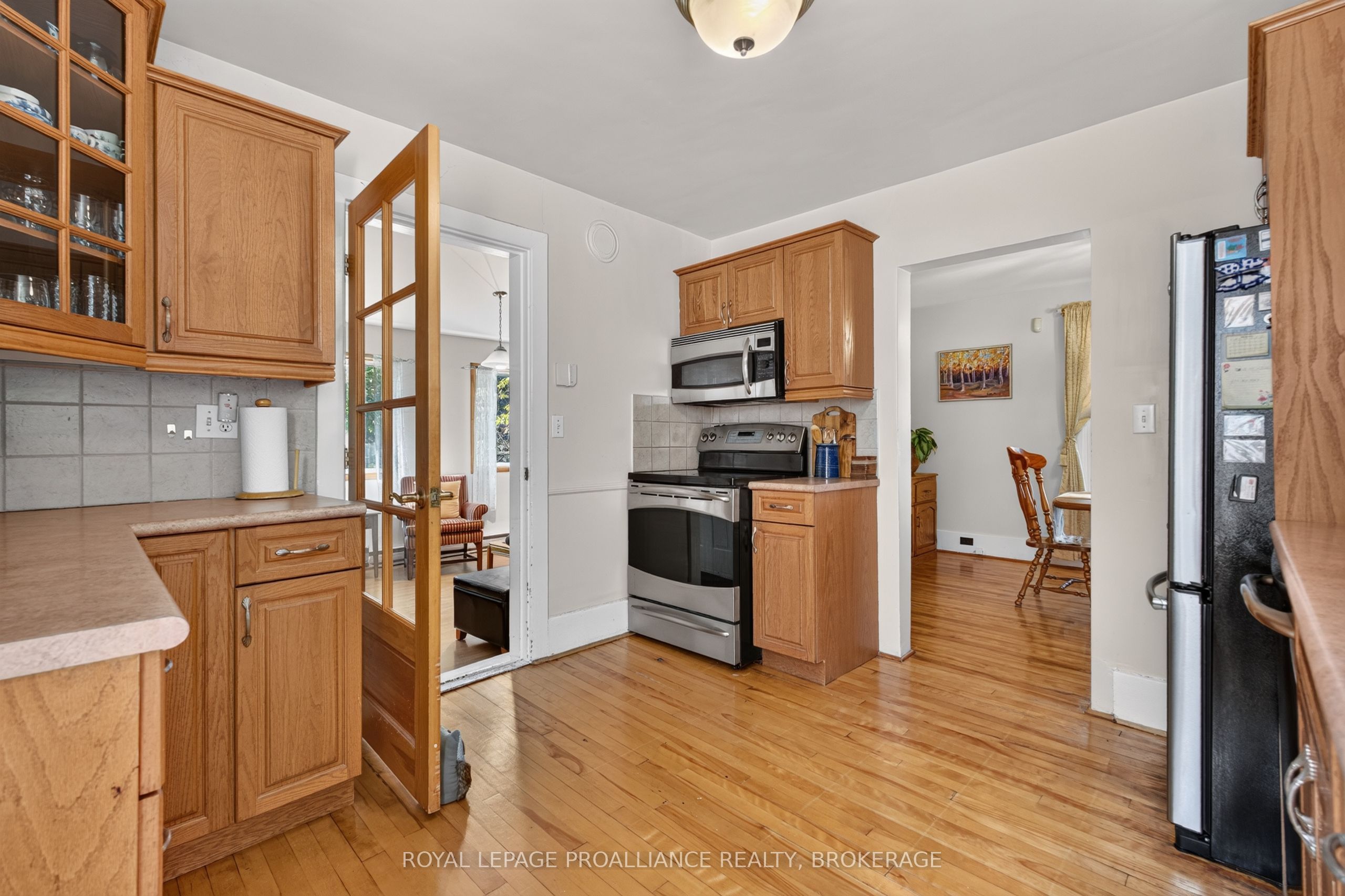 548 Division Street Property Photo 15