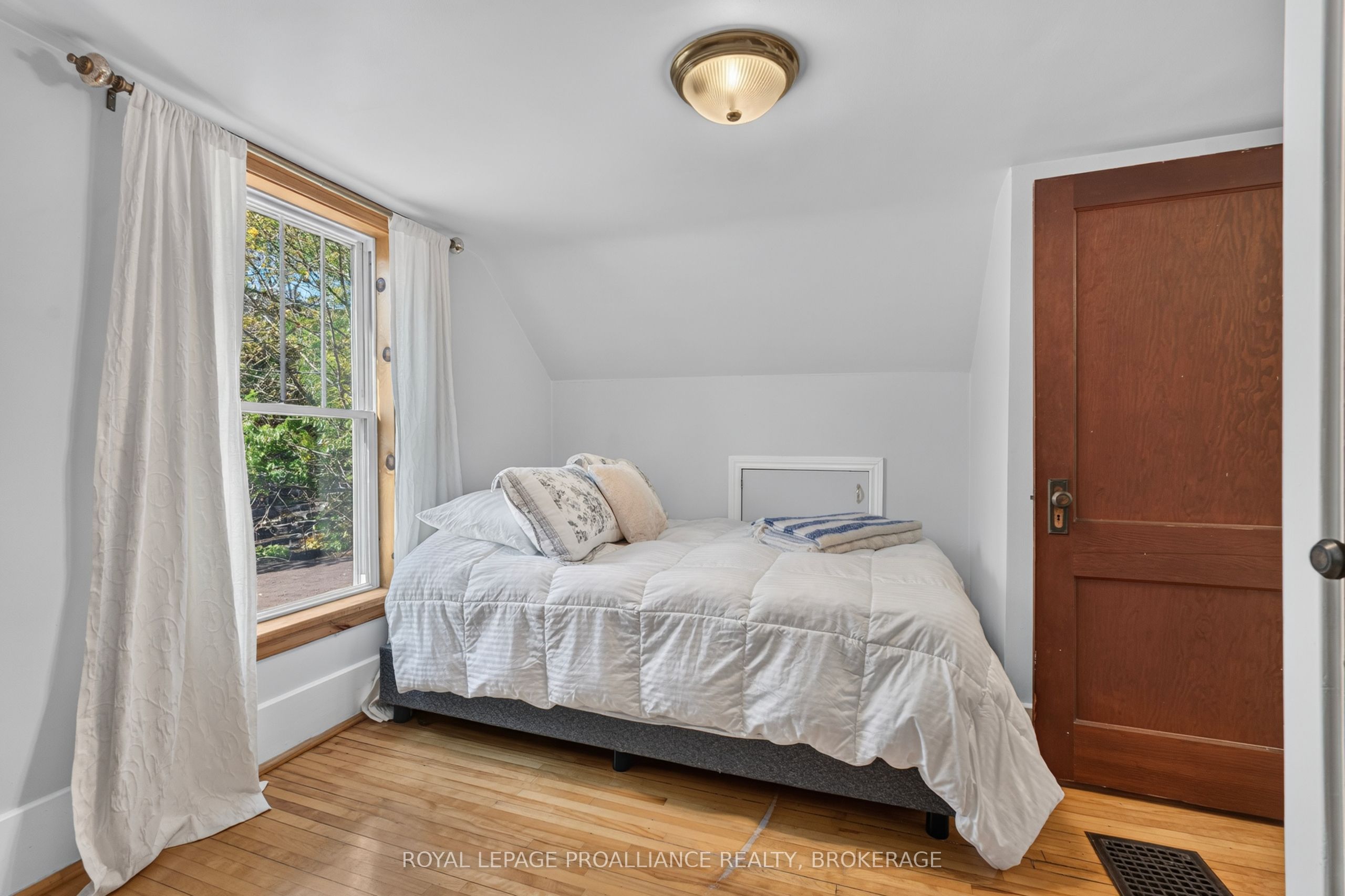 548 Division Street Property Photo 19