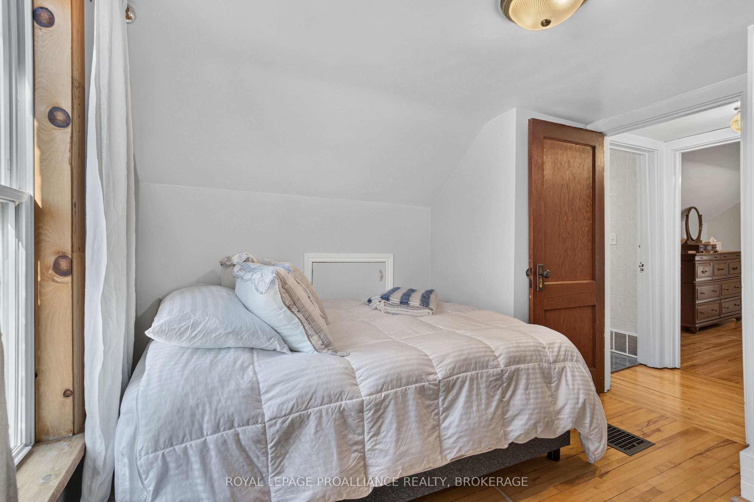 548 Division Street Property Photo 20