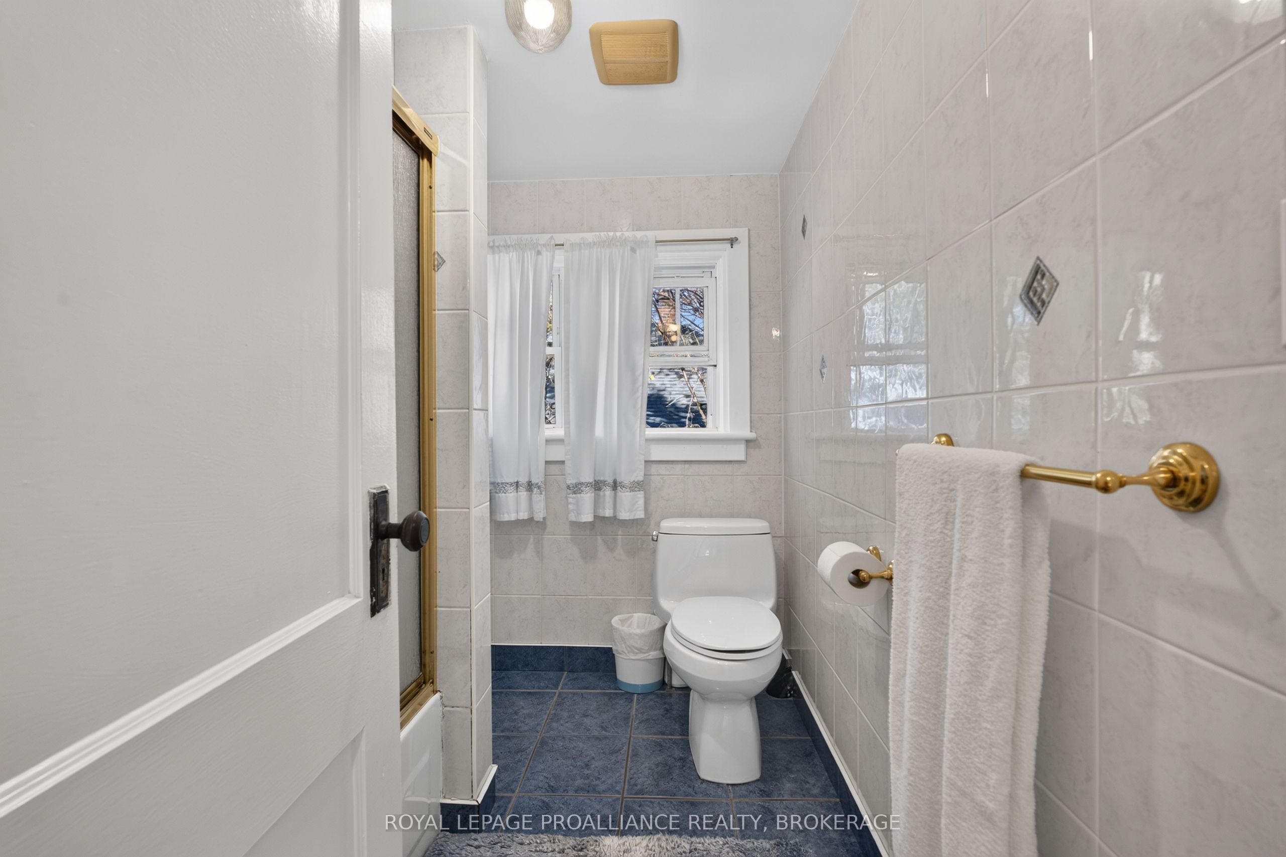 548 Division Street Property Photo 21