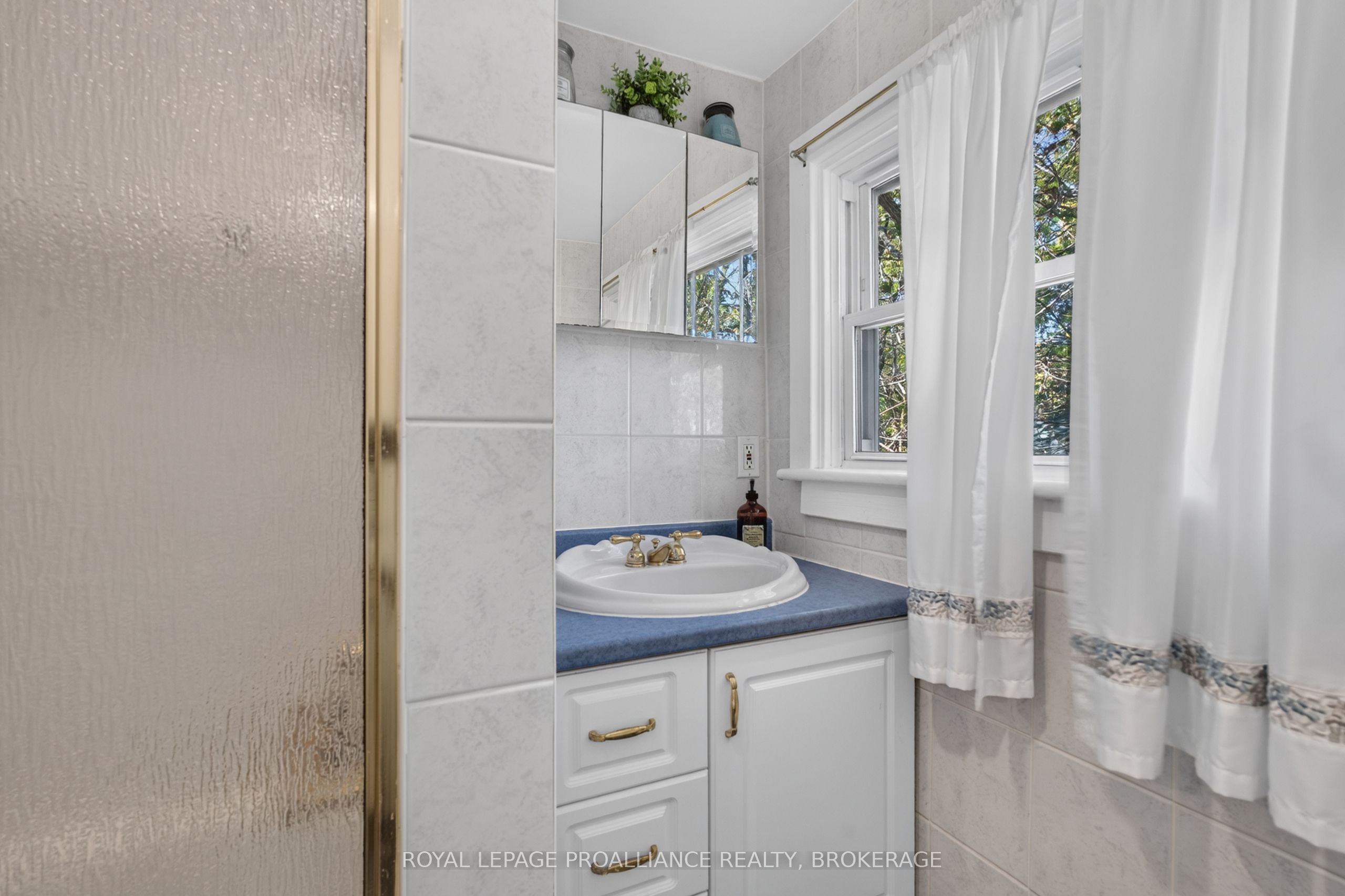 548 Division Street Property Photo 22