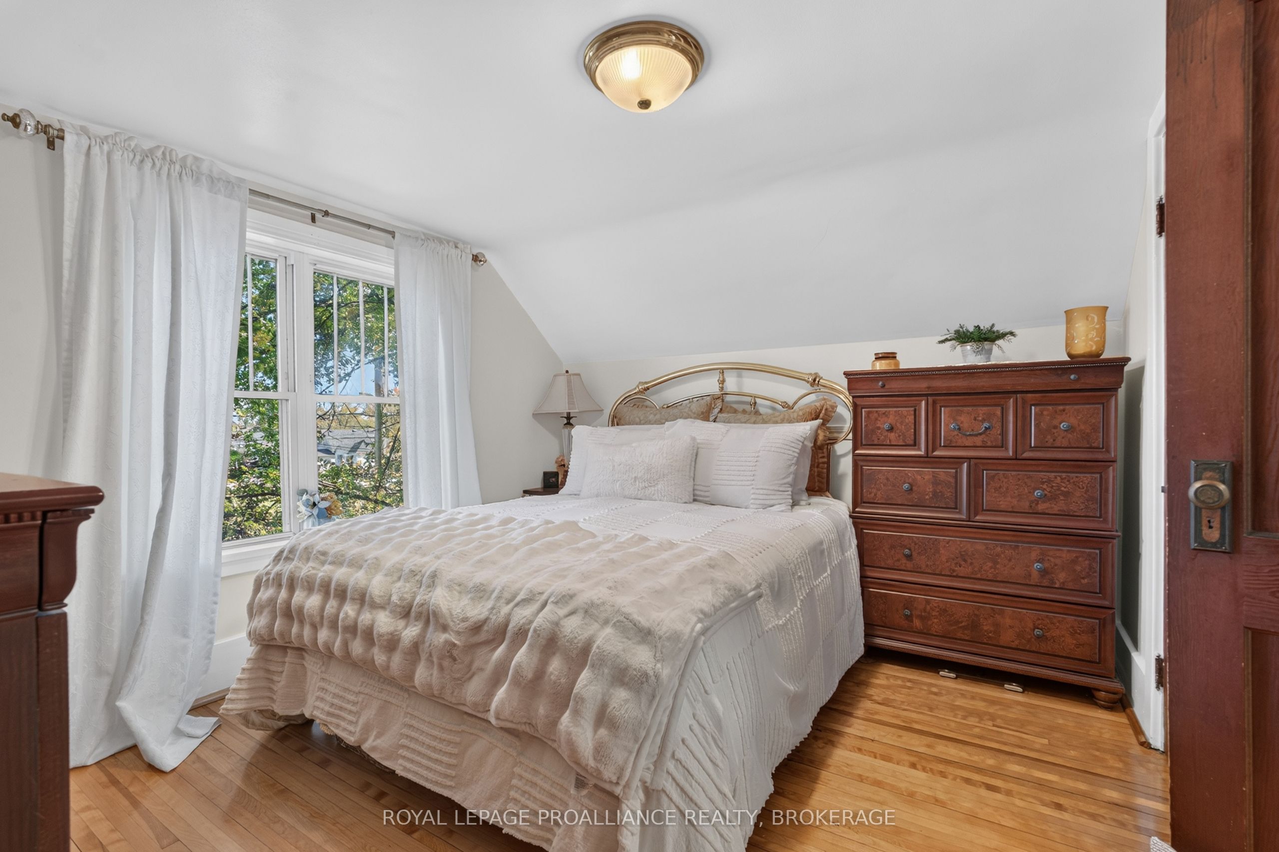 548 Division Street Property Photo 23