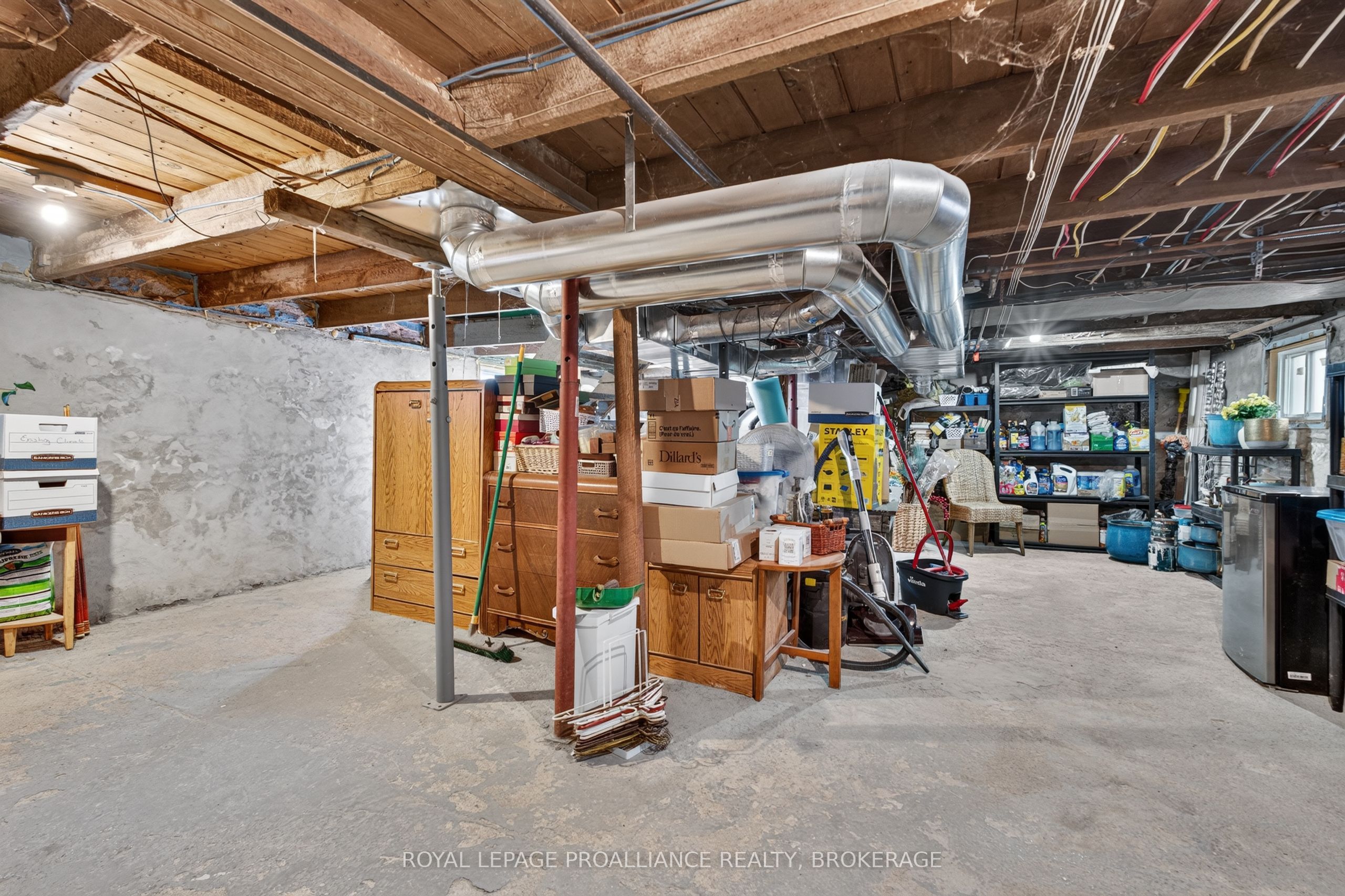 548 Division Street Property Photo 24
