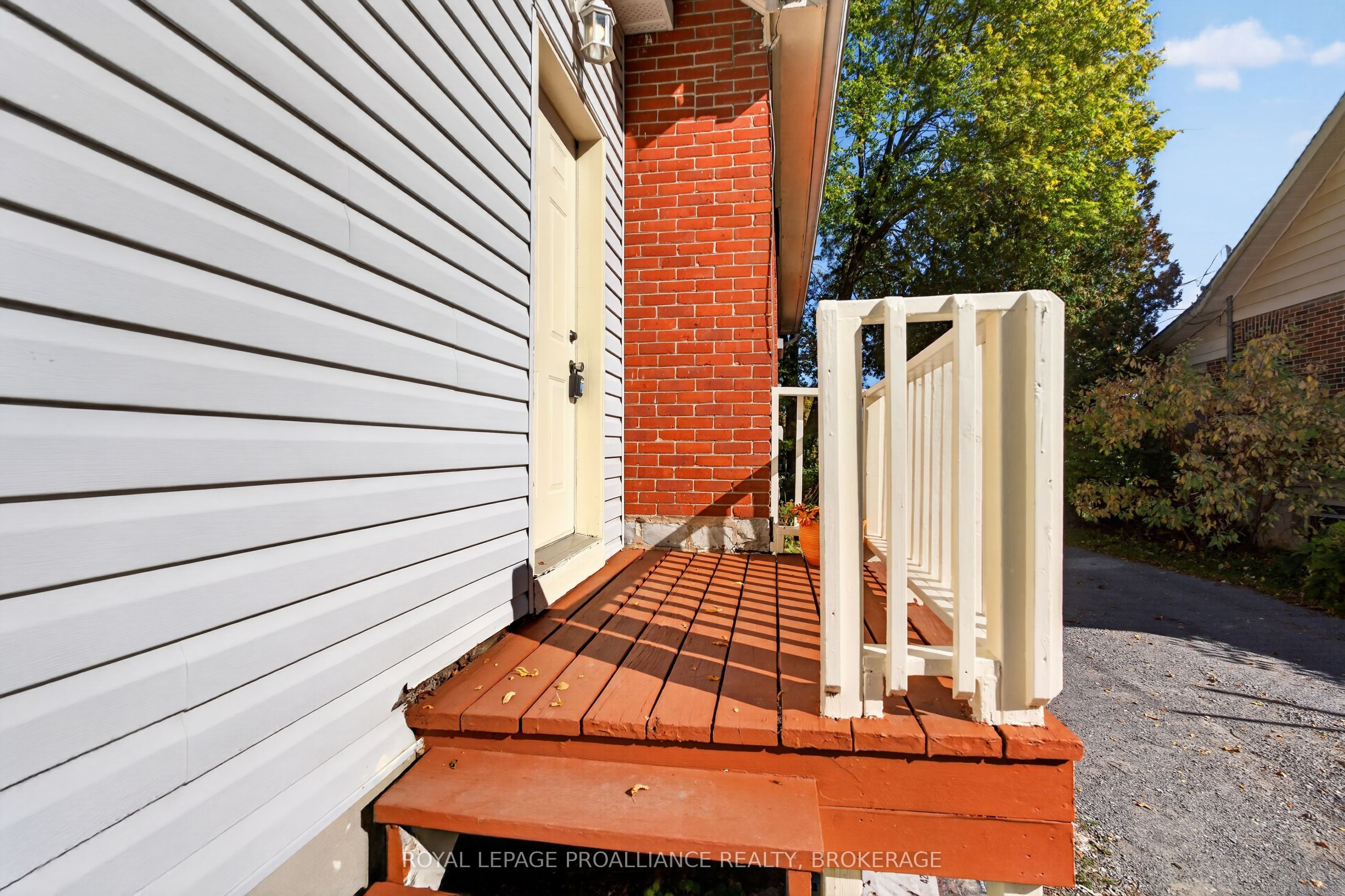 548 Division Street Property Photo 25
