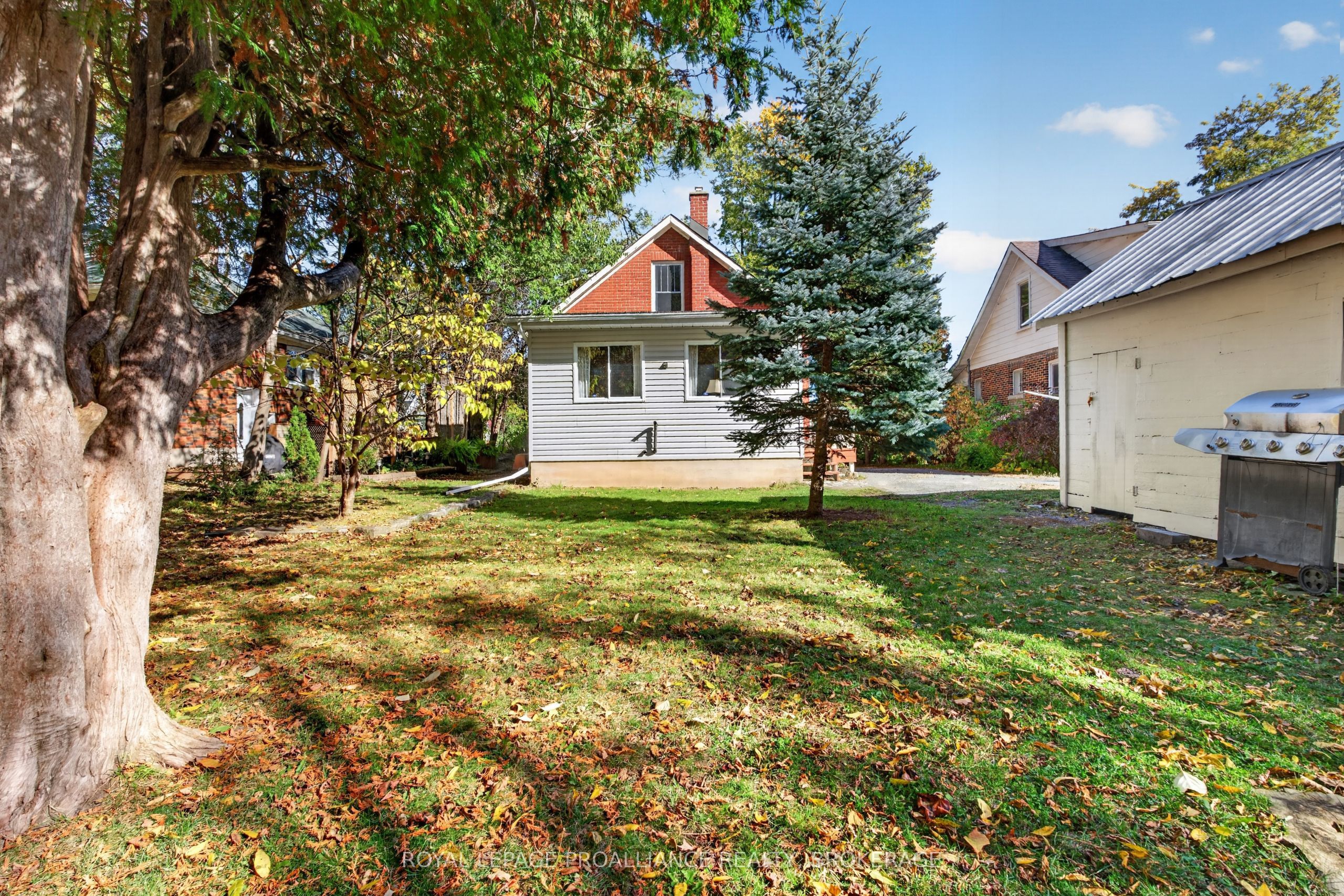 548 Division Street Property Photo 26