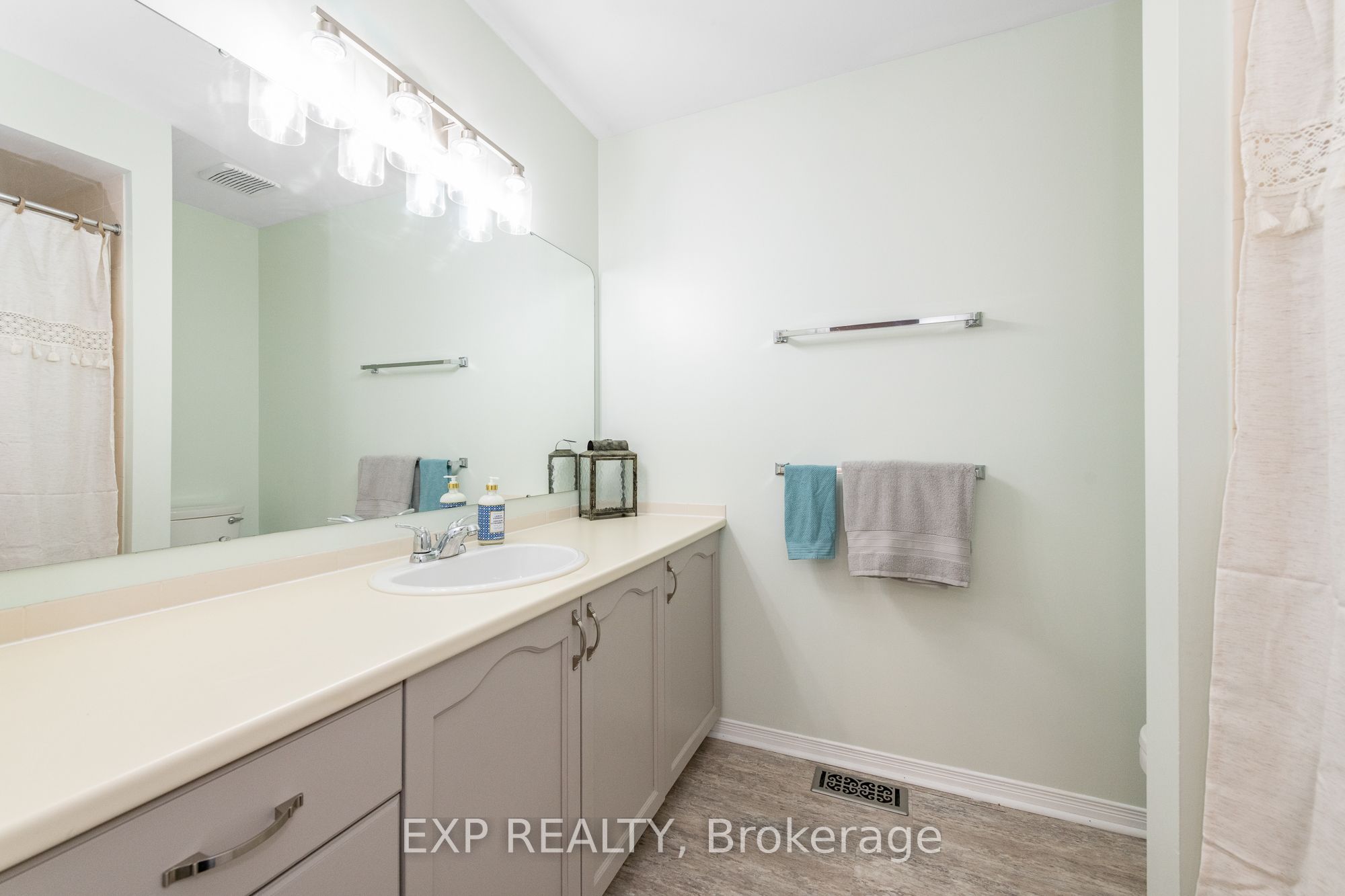 36 Meadowbreeze Drive Property Photo 32