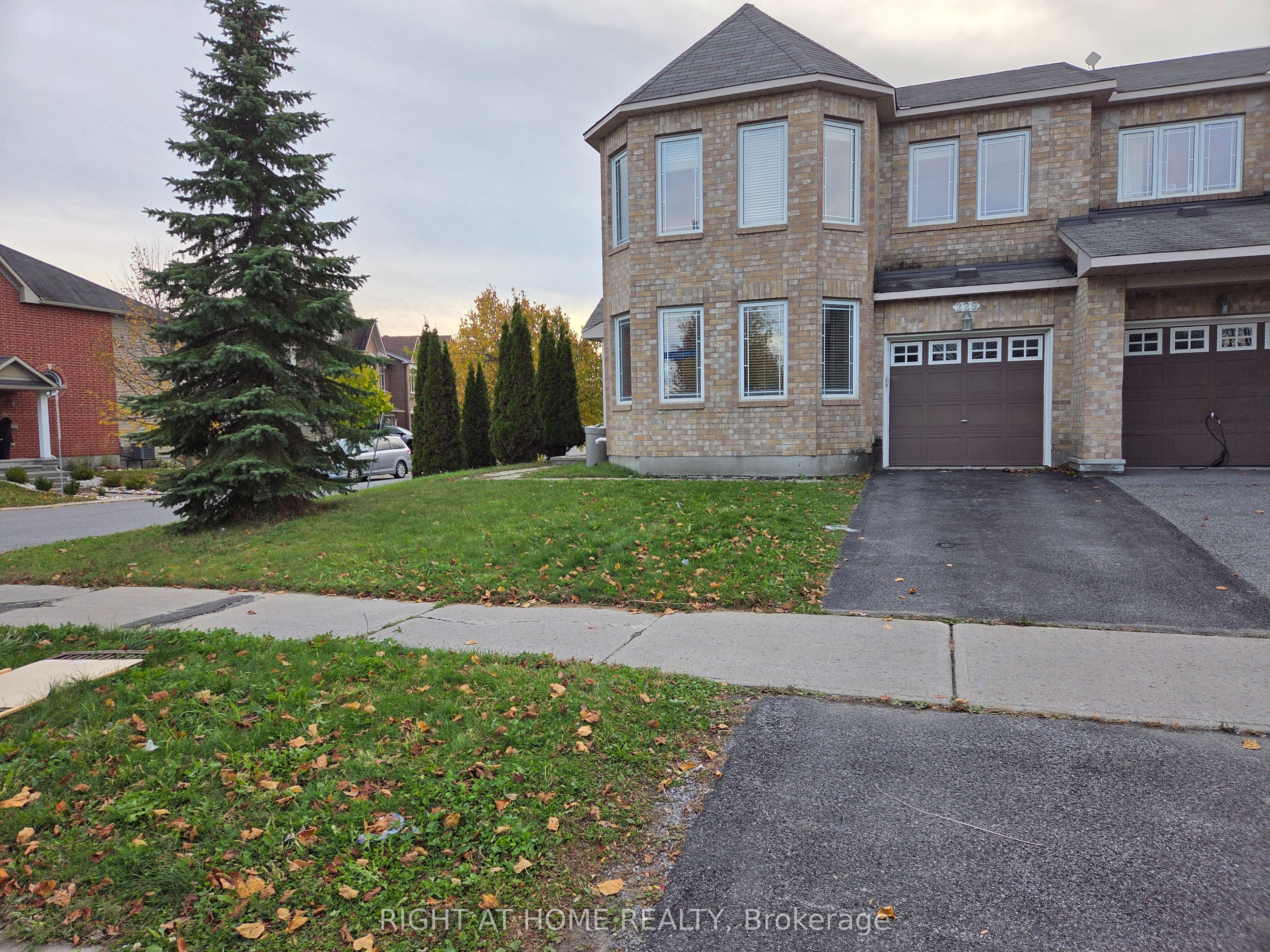 229 Leamington Way Property Photo 1