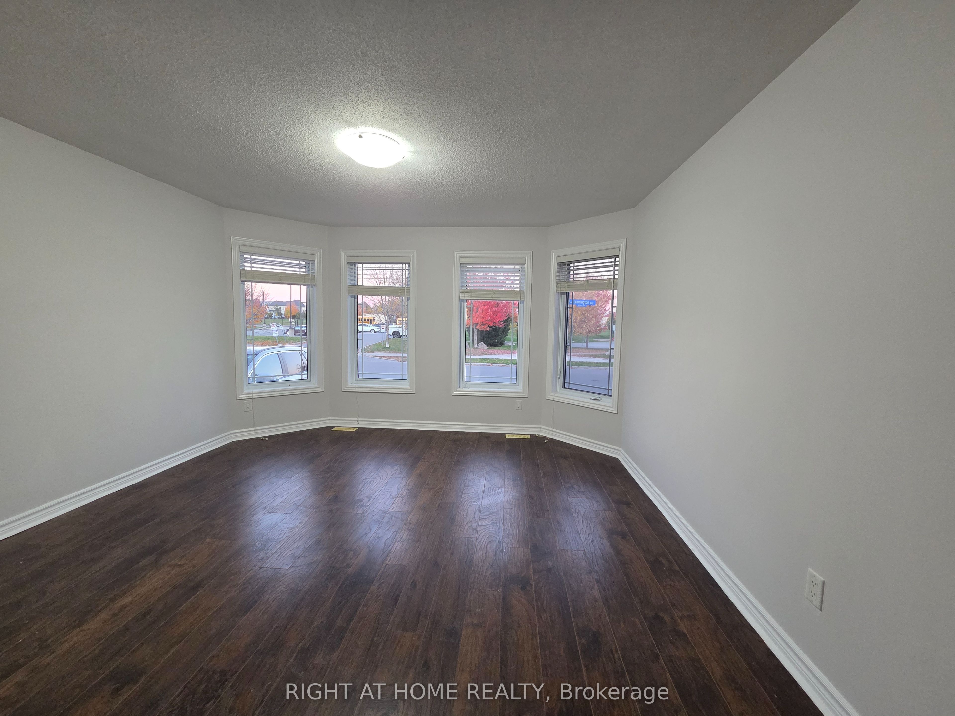 229 Leamington Way Property Photo 4