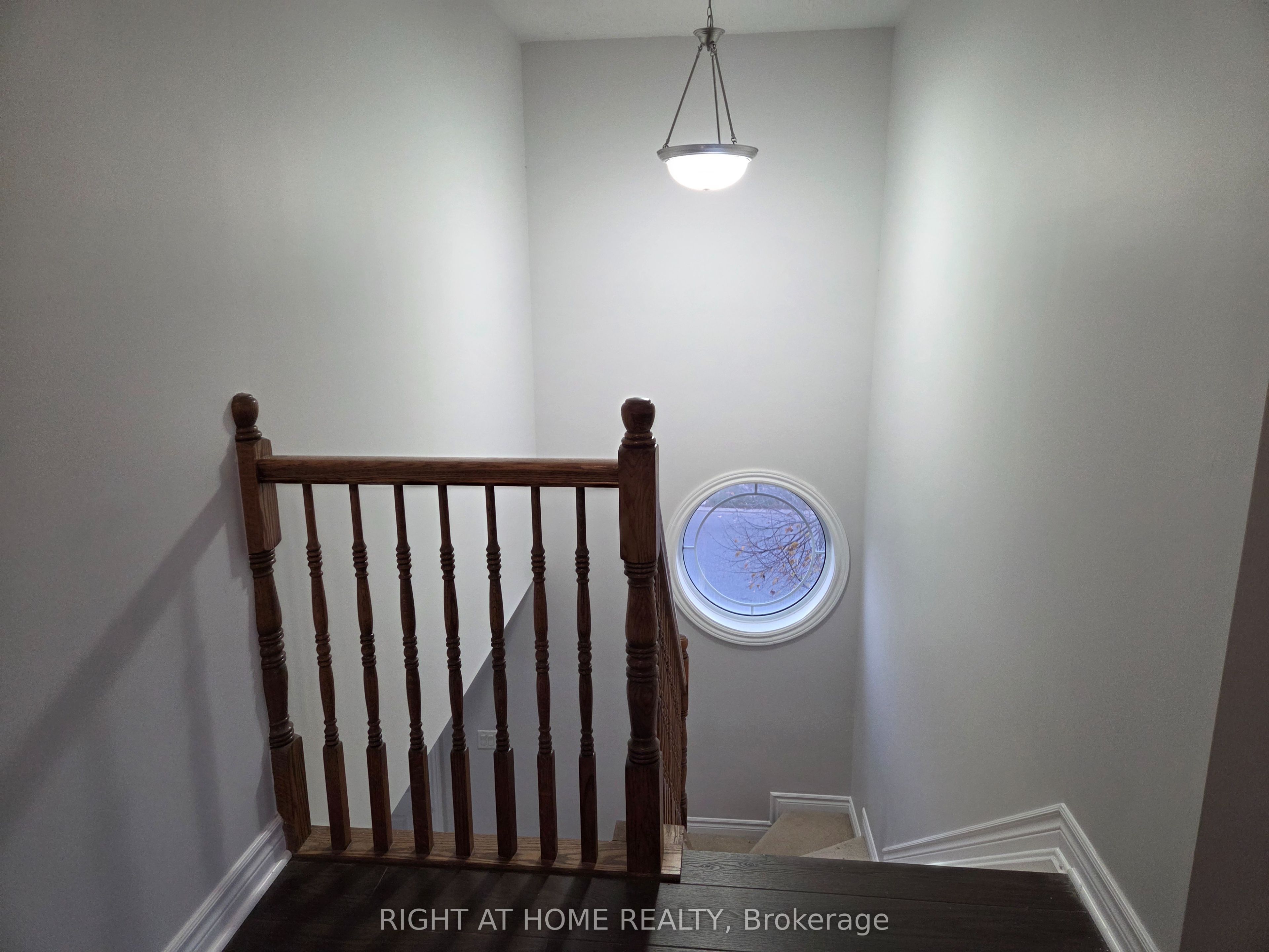229 Leamington Way Property Photo 9