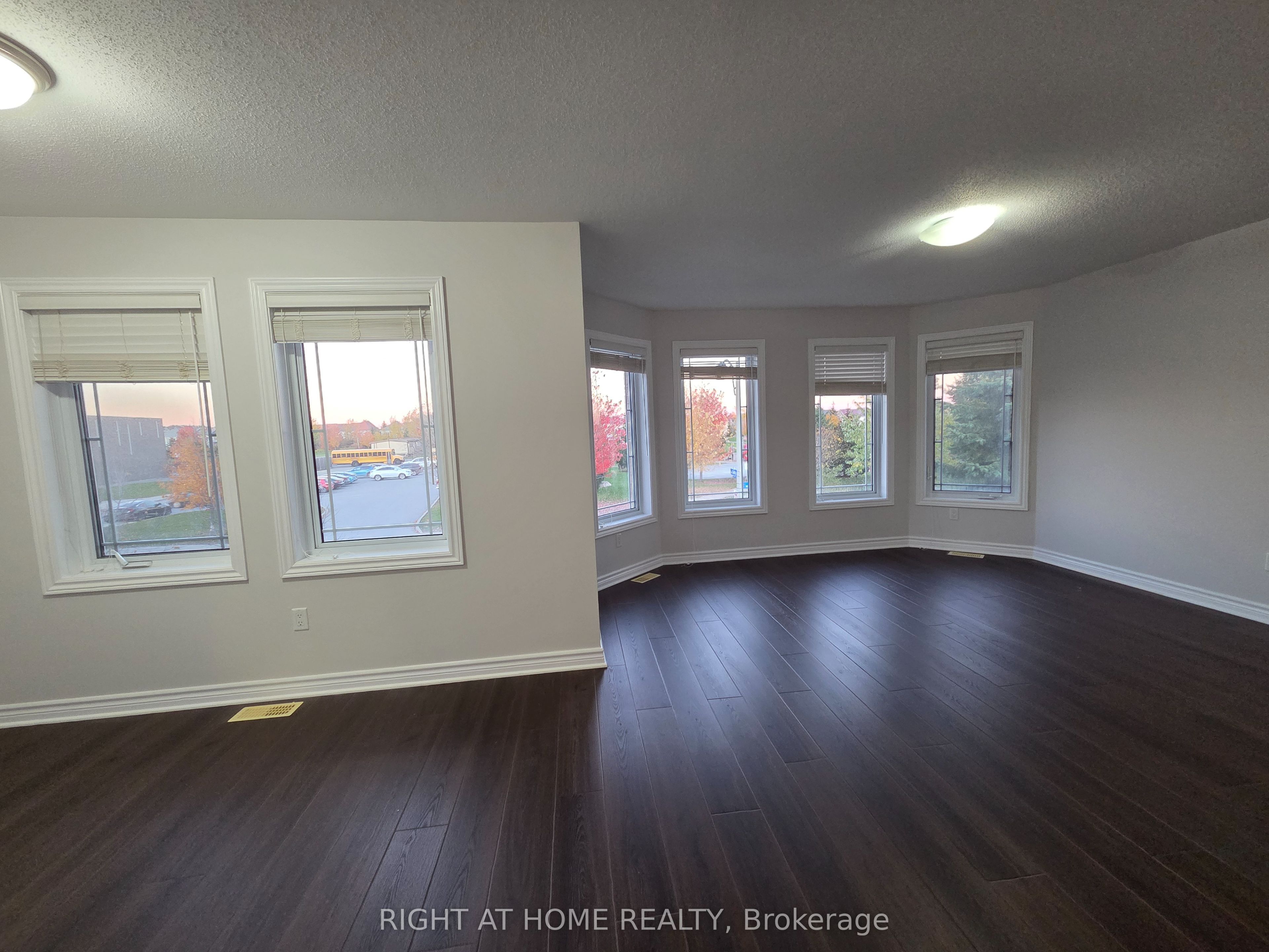 229 Leamington Way Property Photo 10