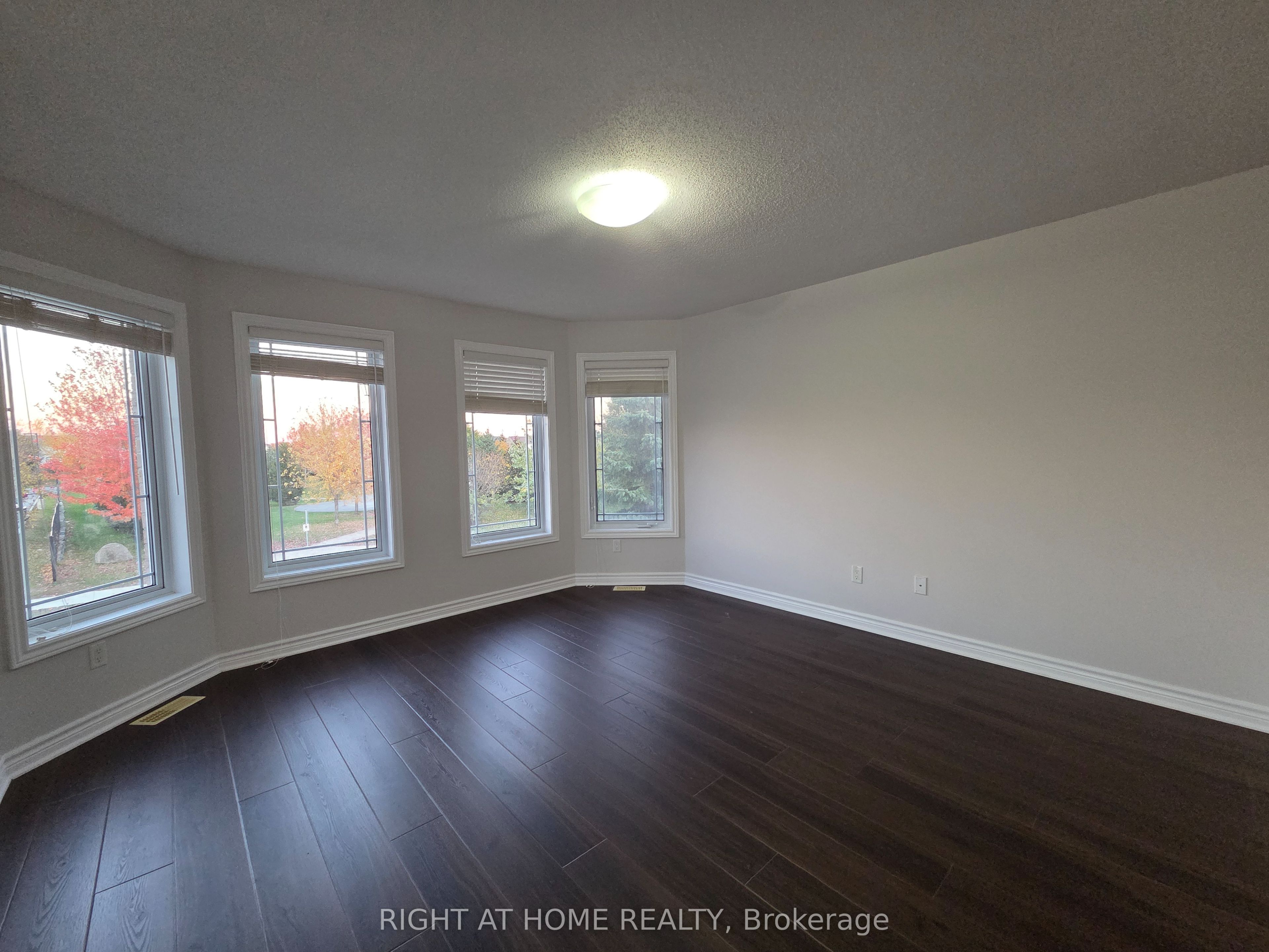 229 Leamington Way Property Photo 11