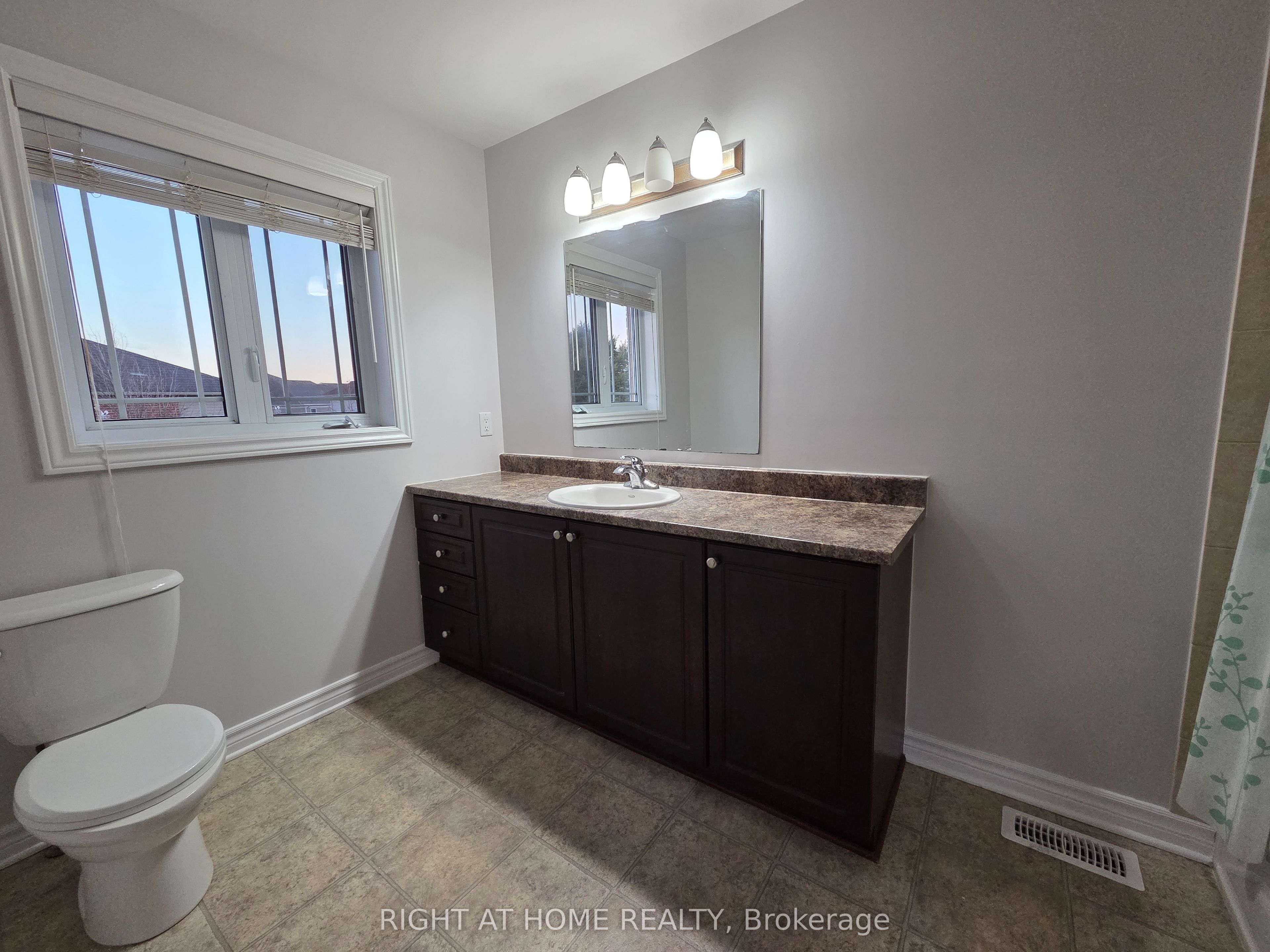 229 Leamington Way Property Photo 14