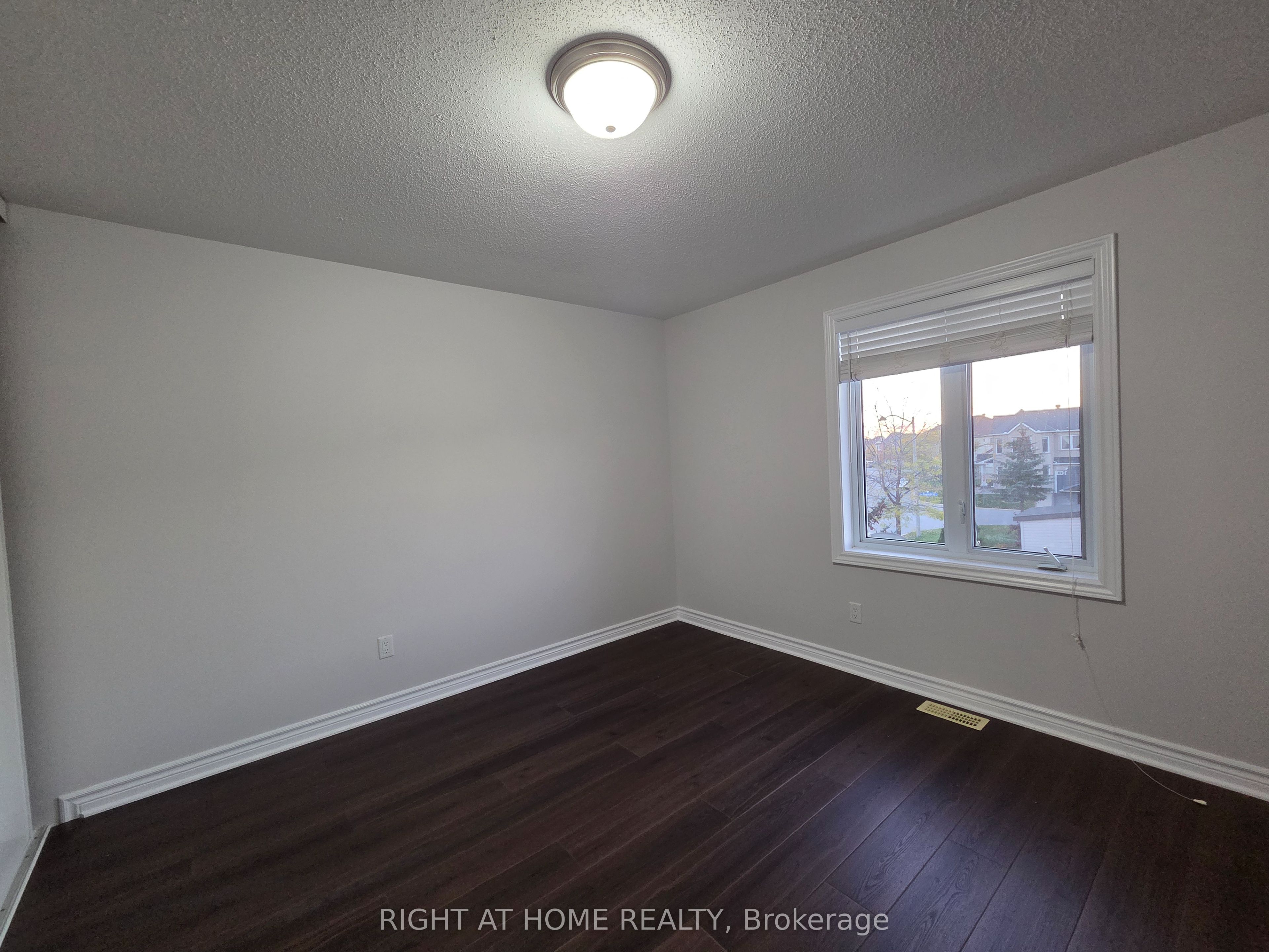 229 Leamington Way Property Photo 16