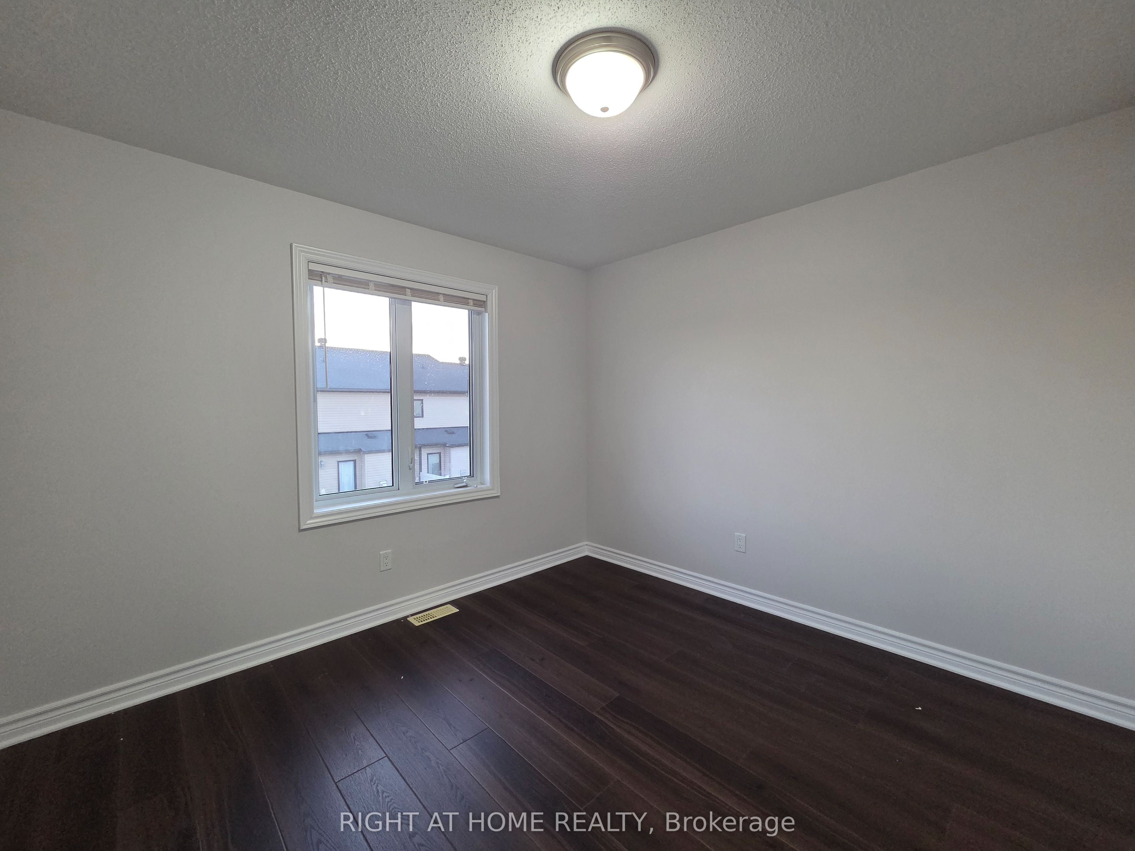 229 Leamington Way Property Photo 17