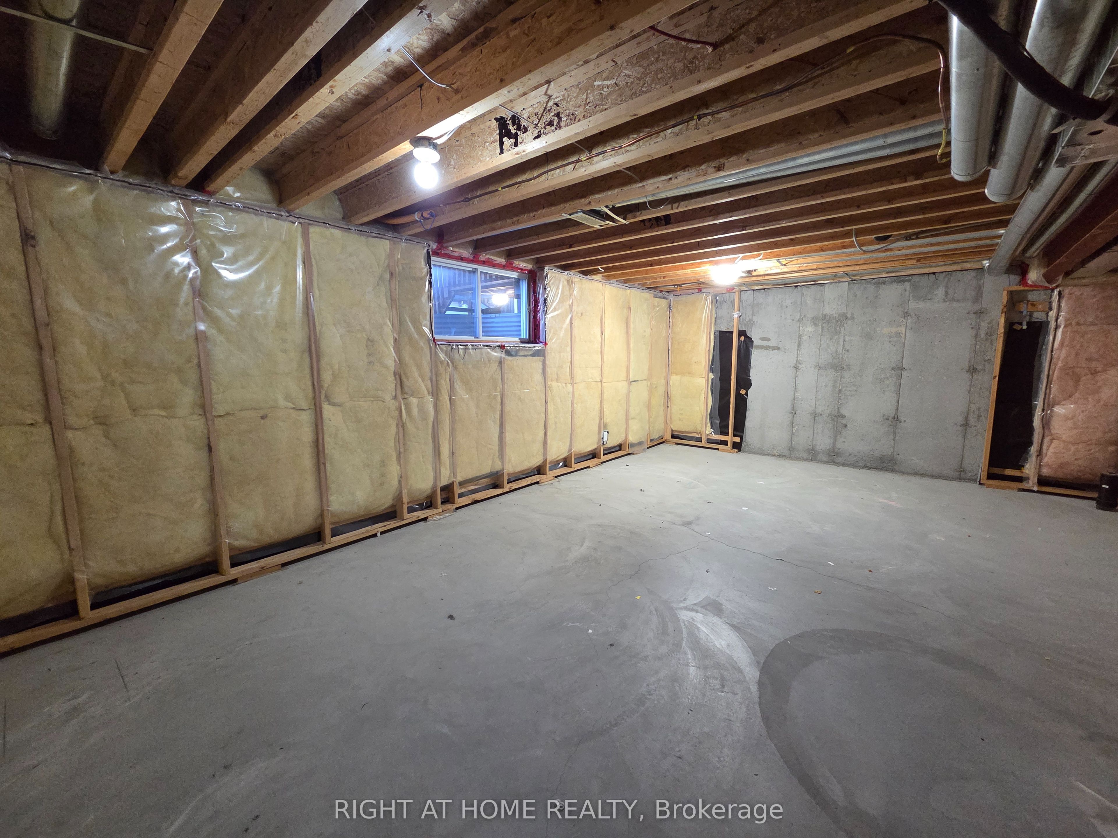 229 Leamington Way Property Photo 21