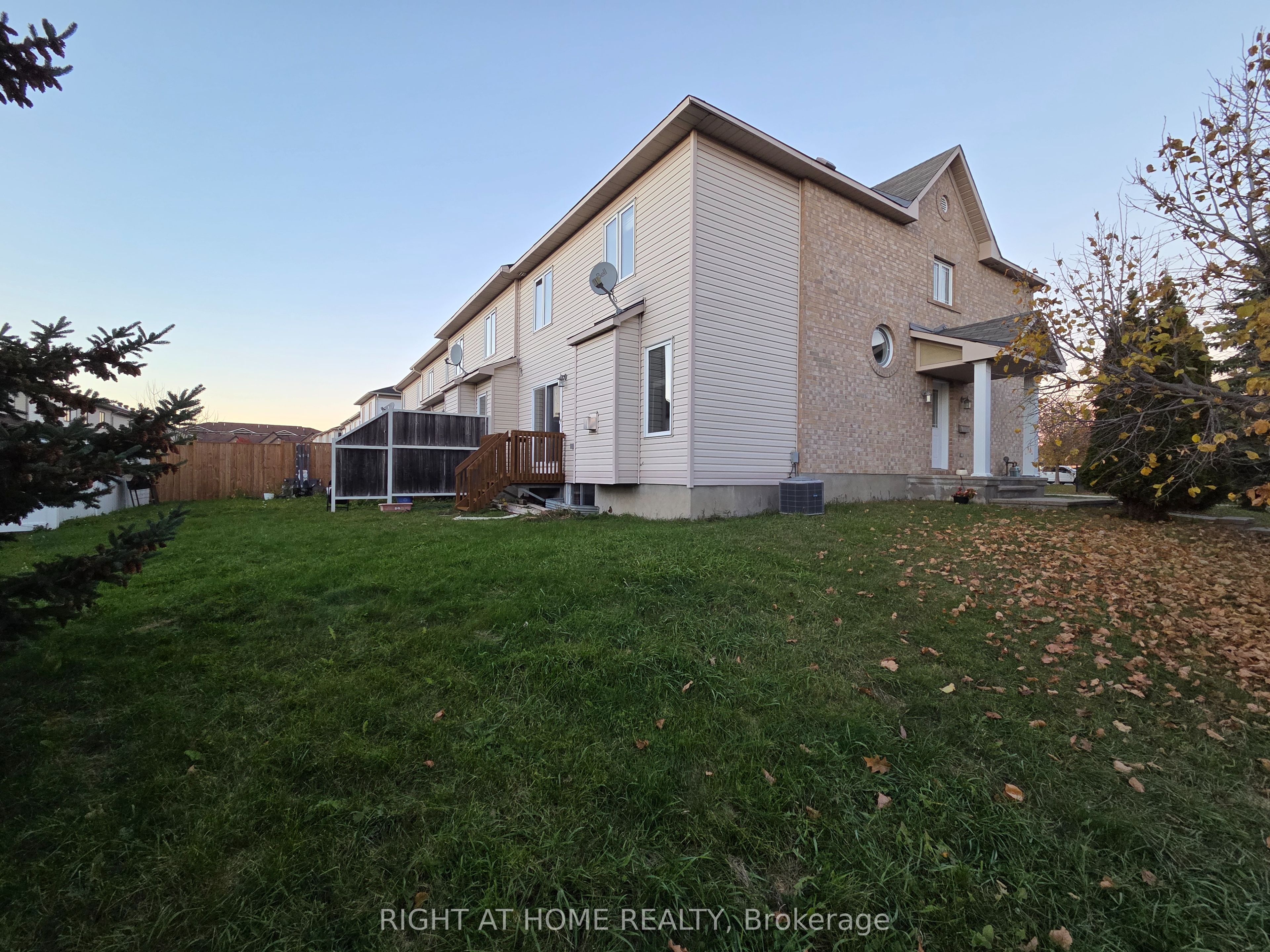 229 Leamington Way Property Photo 22