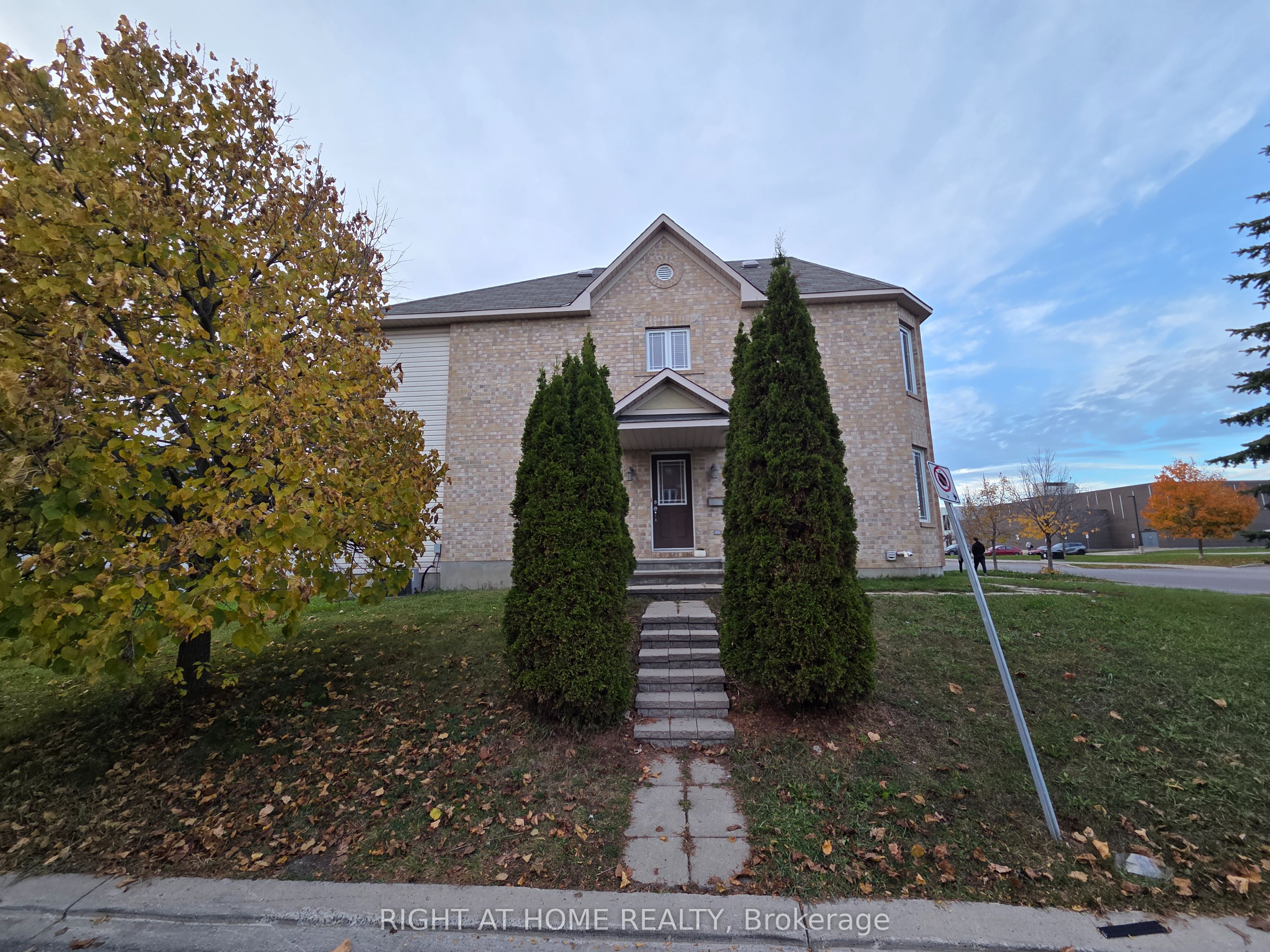229 Leamington Way Property Photo 23