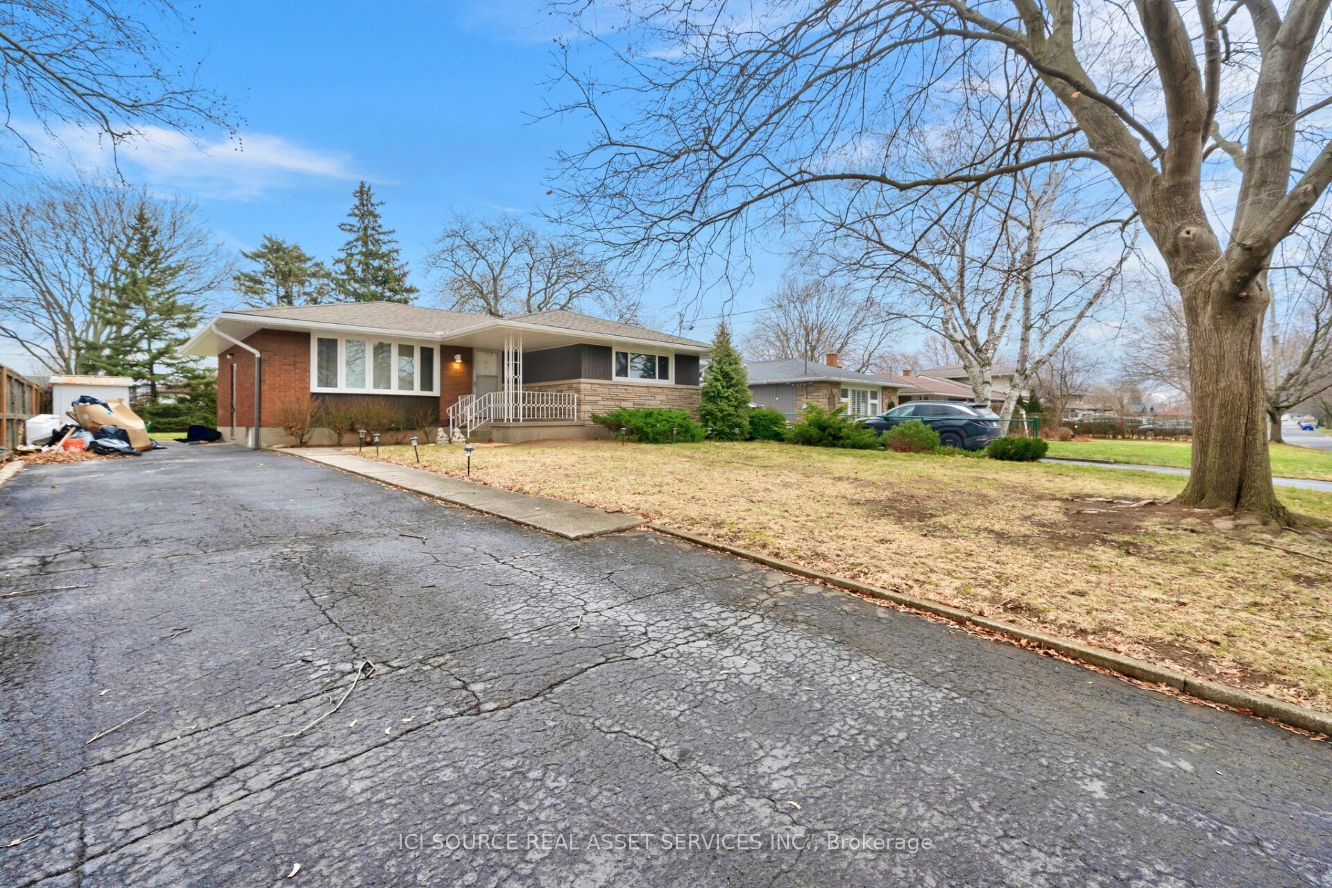 78 Leaside Drive Lower Property Photo 3