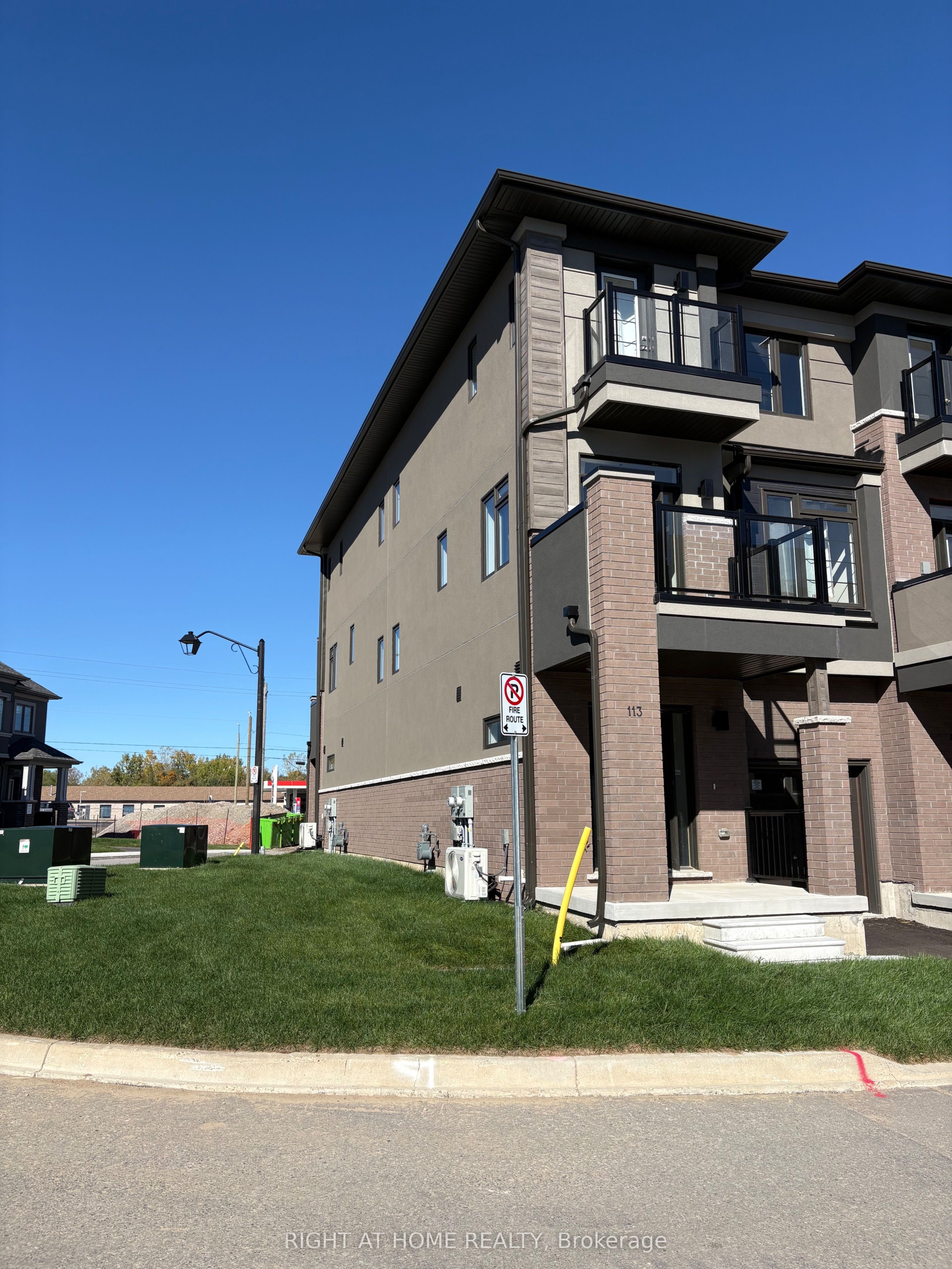 660 Colborne St Street W Property Photo 2