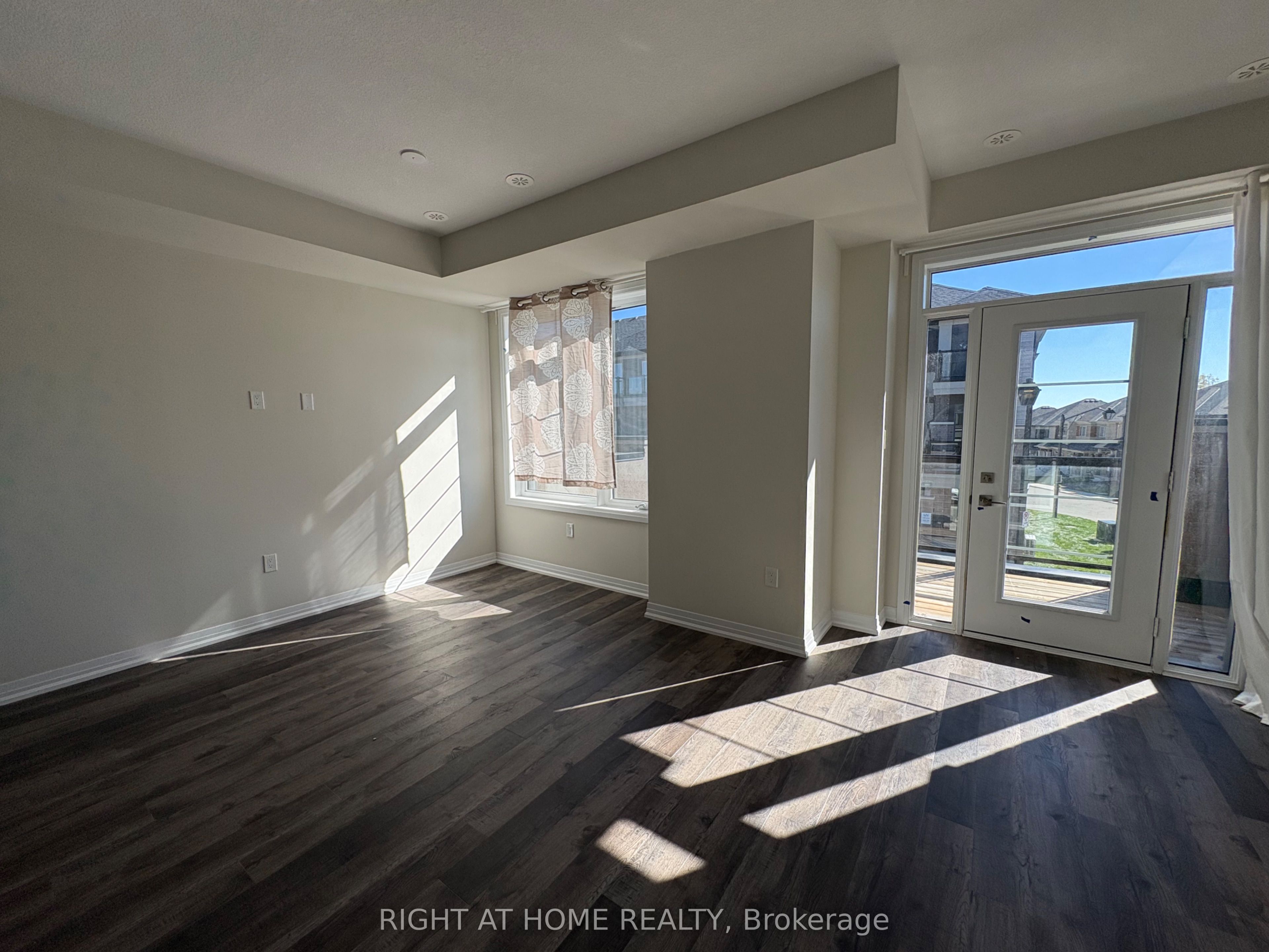 660 Colborne St Street W Property Photo 7