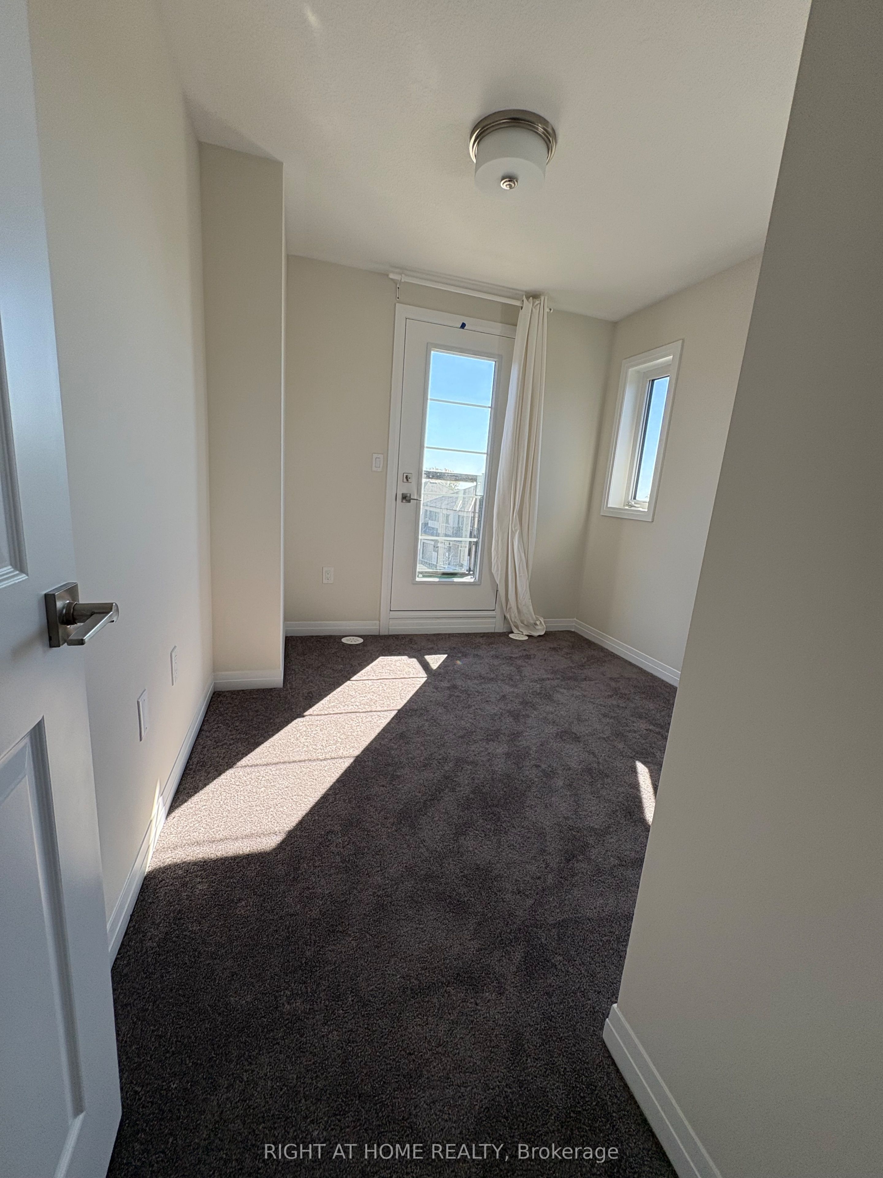 660 Colborne St Street W Property Photo 11
