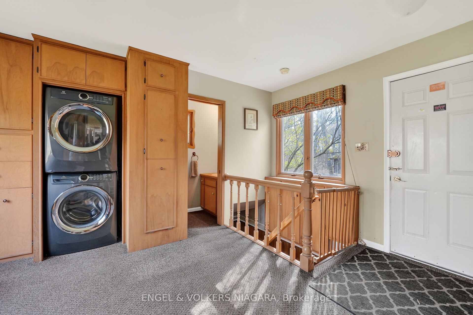 41 Park Road S Property Photo 9