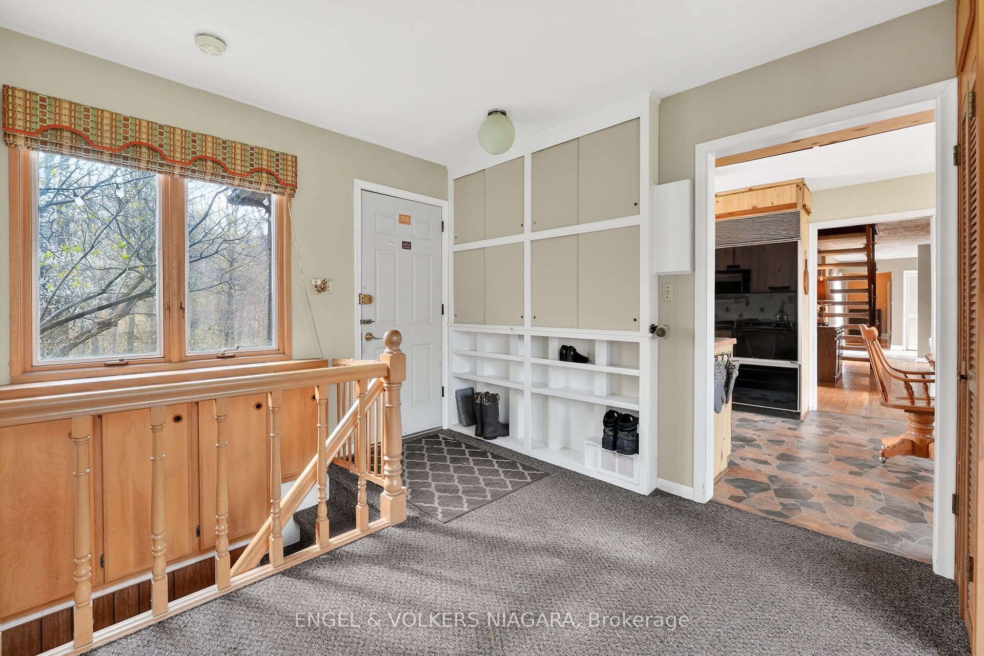 41 Park Road S Property Photo 10
