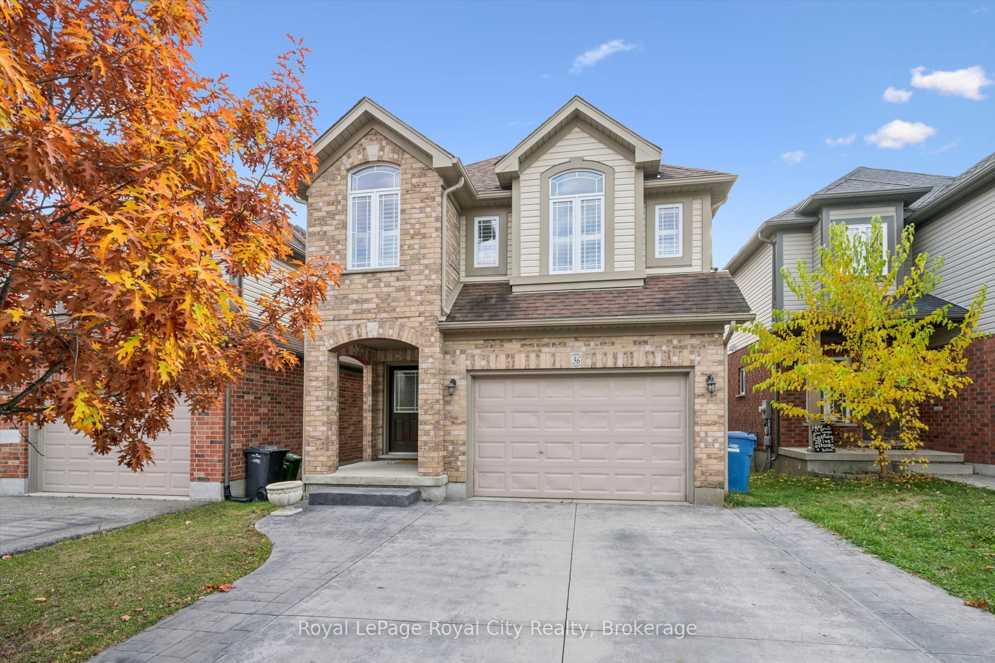 36 Oakes Crescent Property Photo 2
