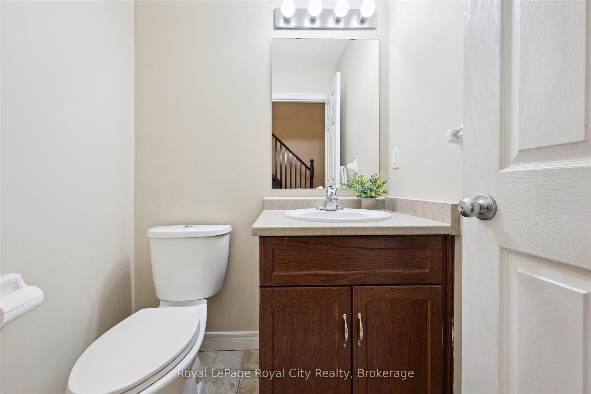 36 Oakes Crescent Property Photo 6