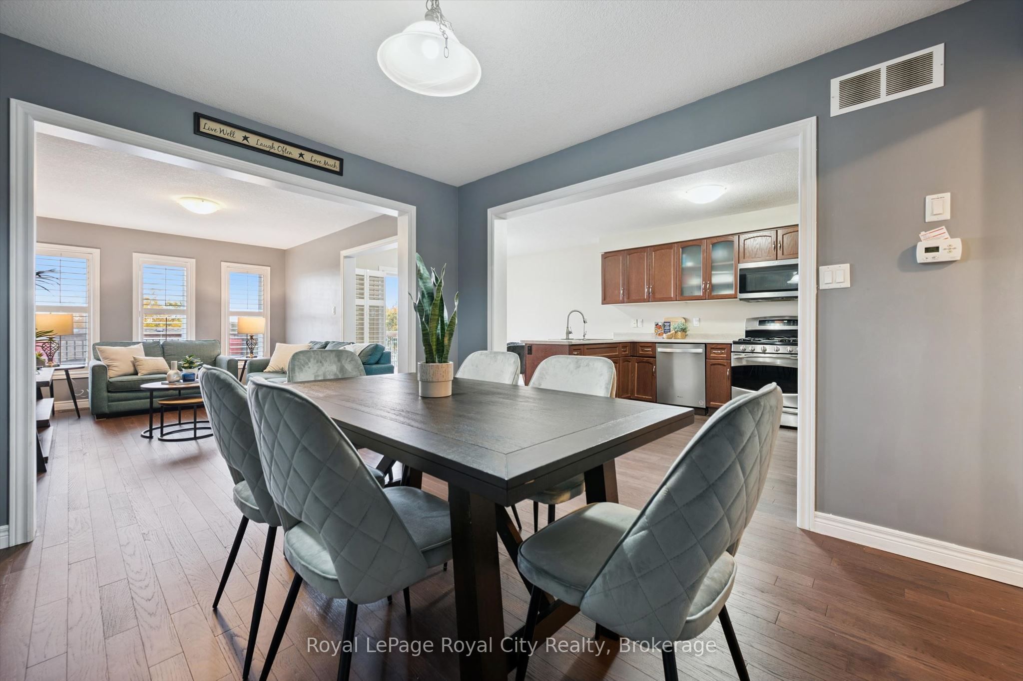 36 Oakes Crescent Property Photo 8