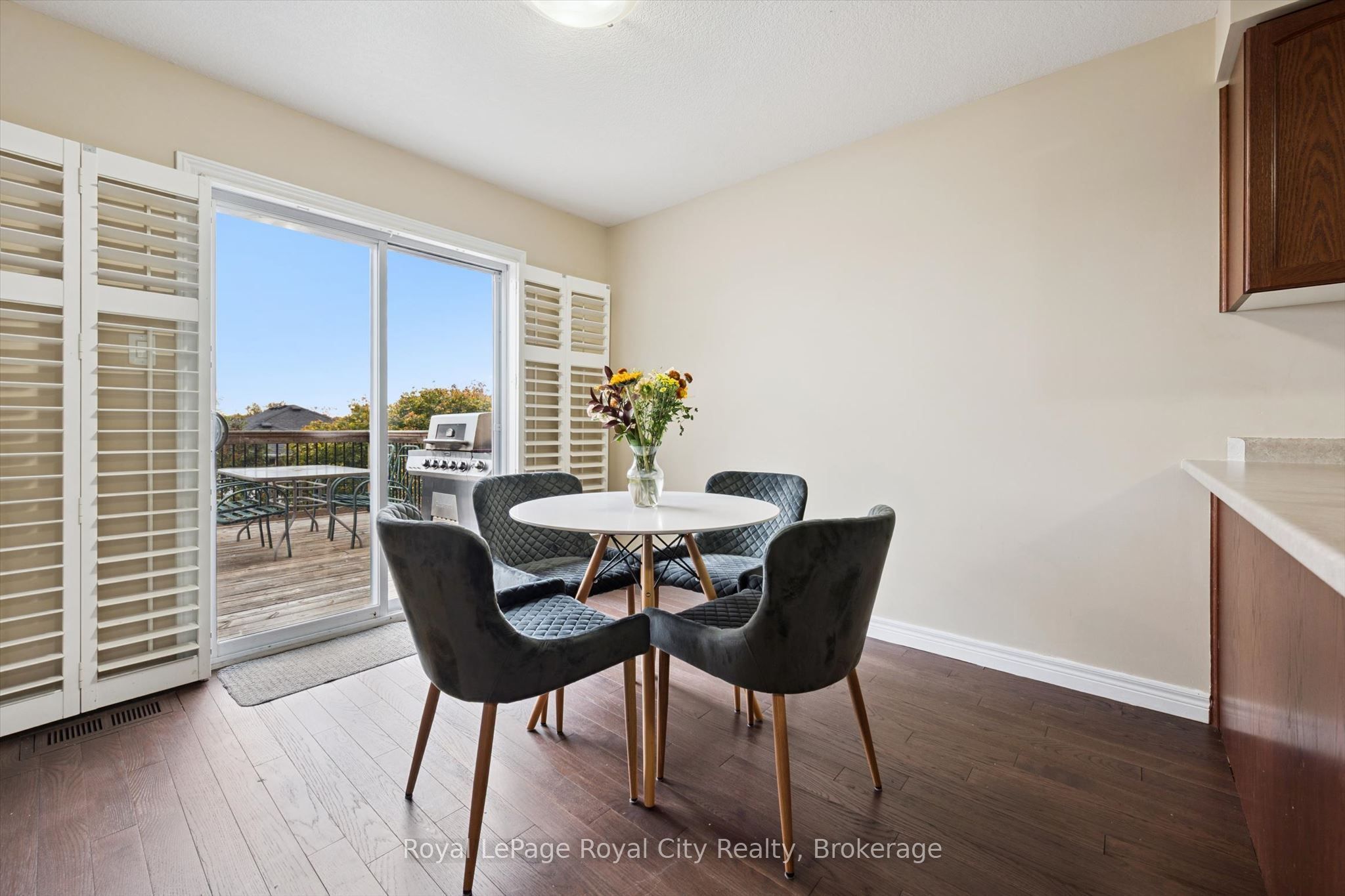 36 Oakes Crescent Property Photo 14