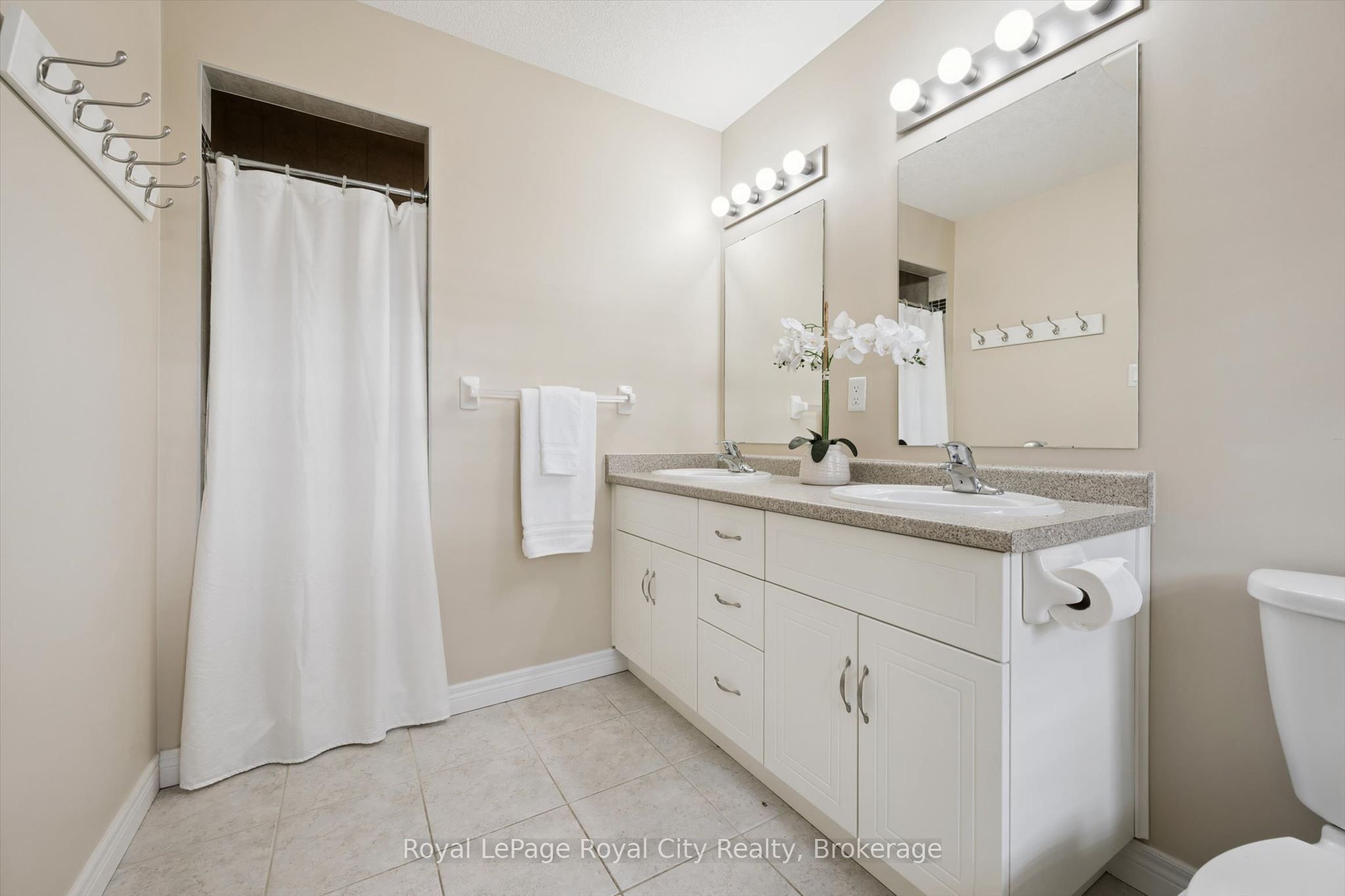 36 Oakes Crescent Property Photo 29