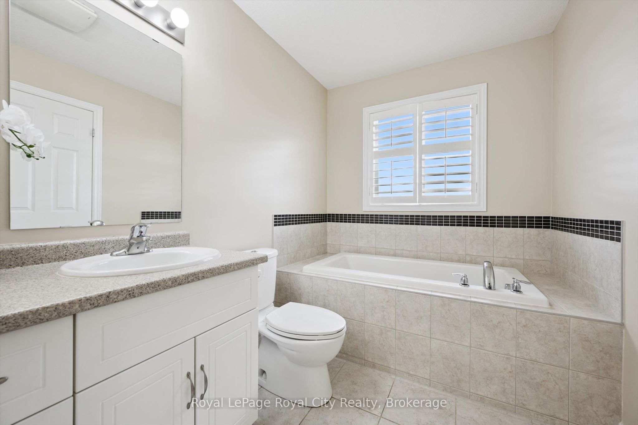 36 Oakes Crescent Property Photo 30