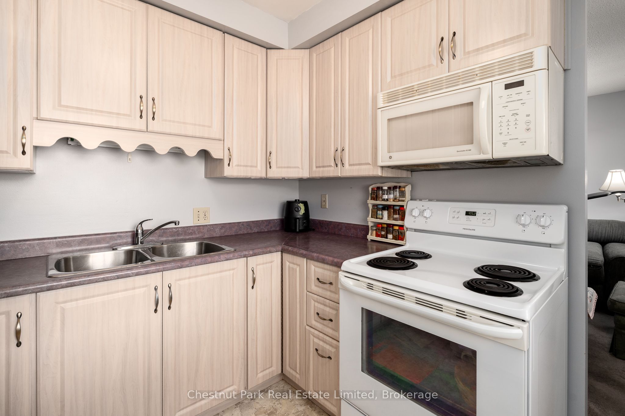 12 Spring Street Property Photo 10