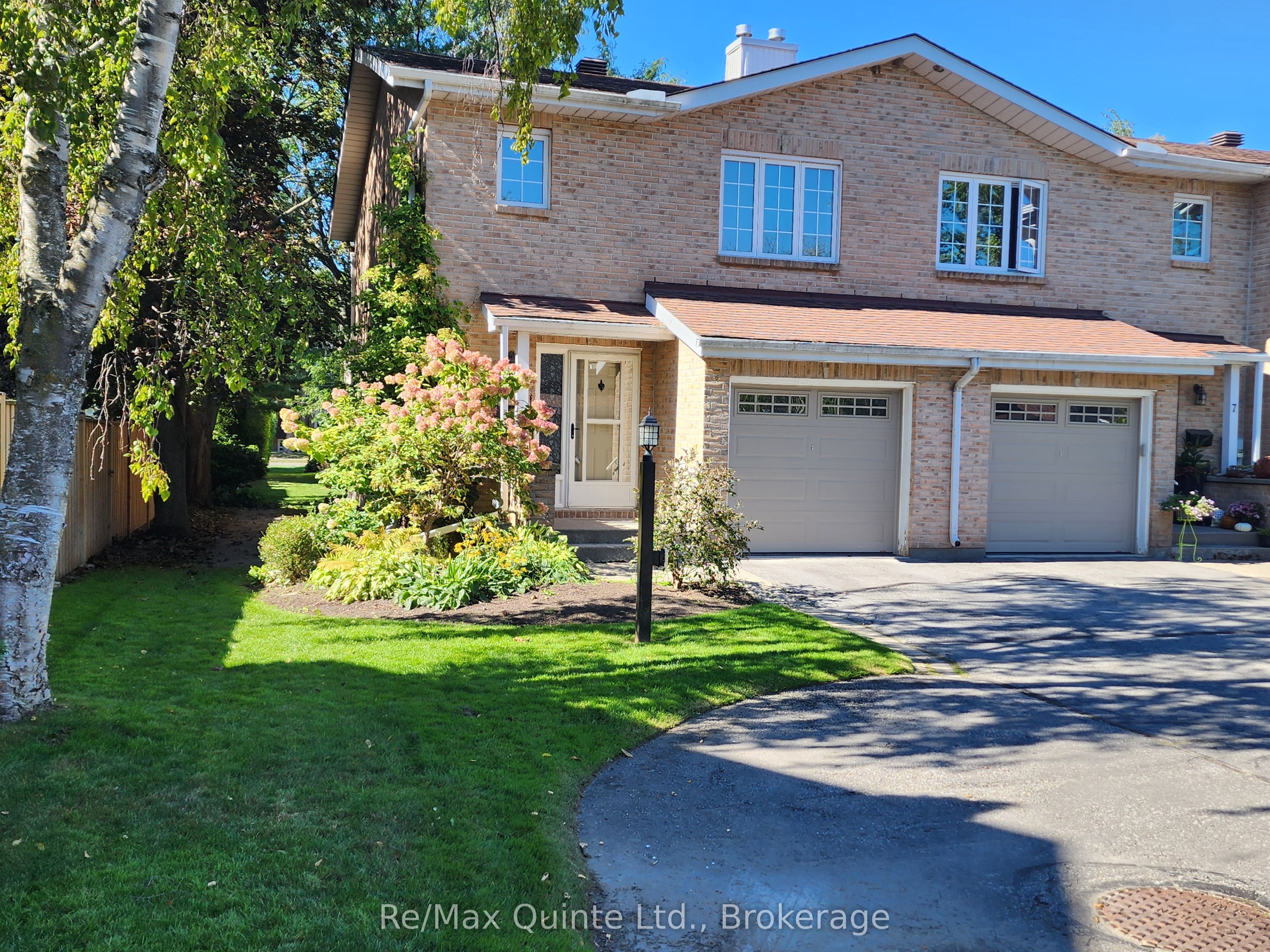 11 Janlyn Crescent 8 Property Photo 1