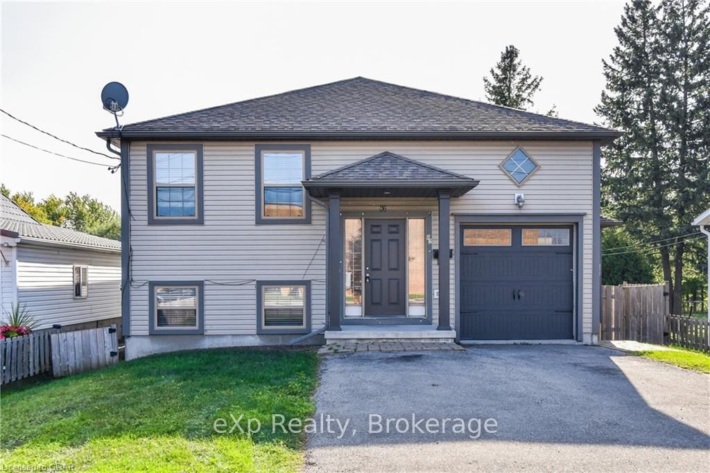 62 Victoria Road N UPPER Property Photo 1