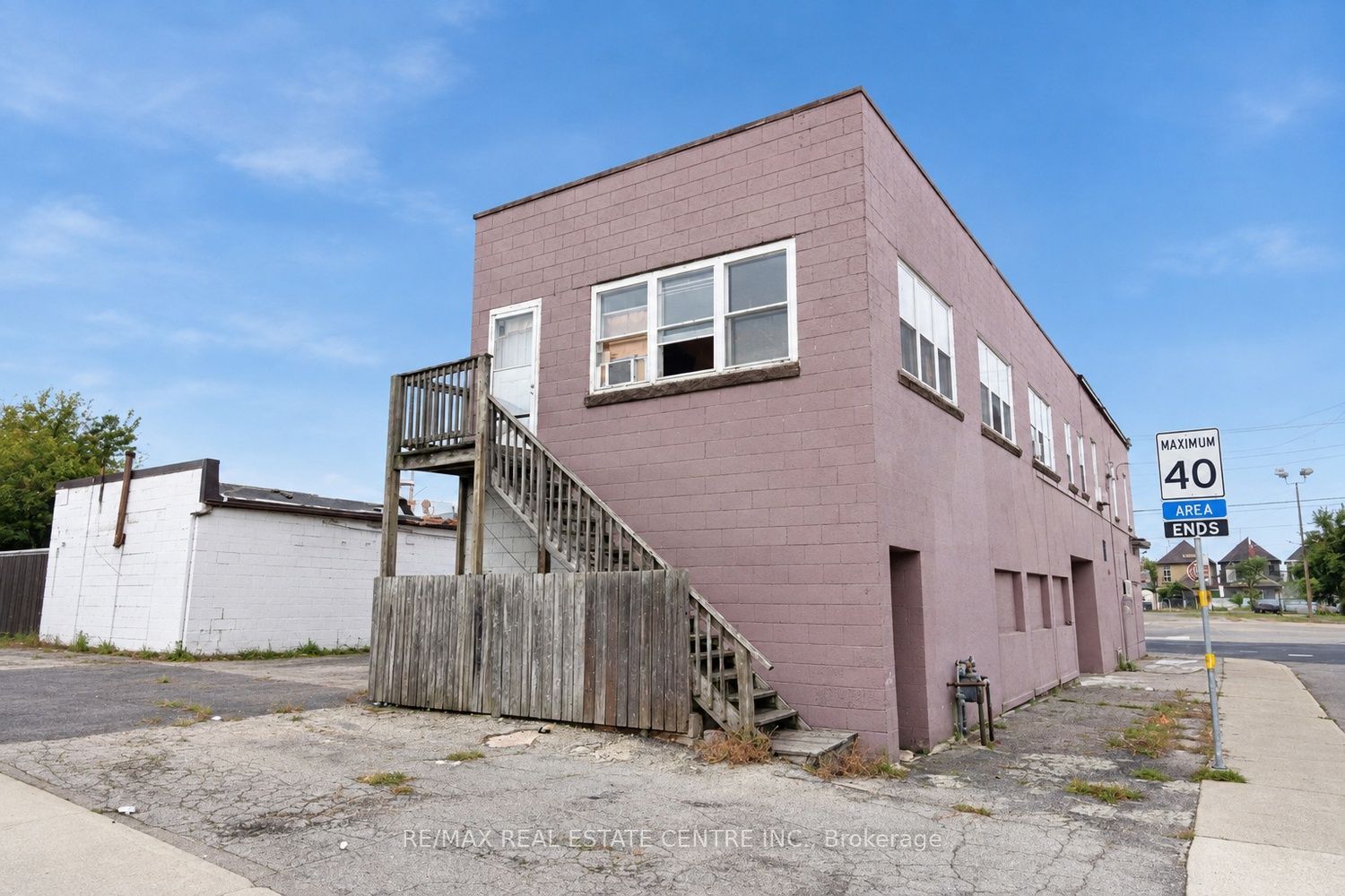 950 Barton Street E Property Photo 2