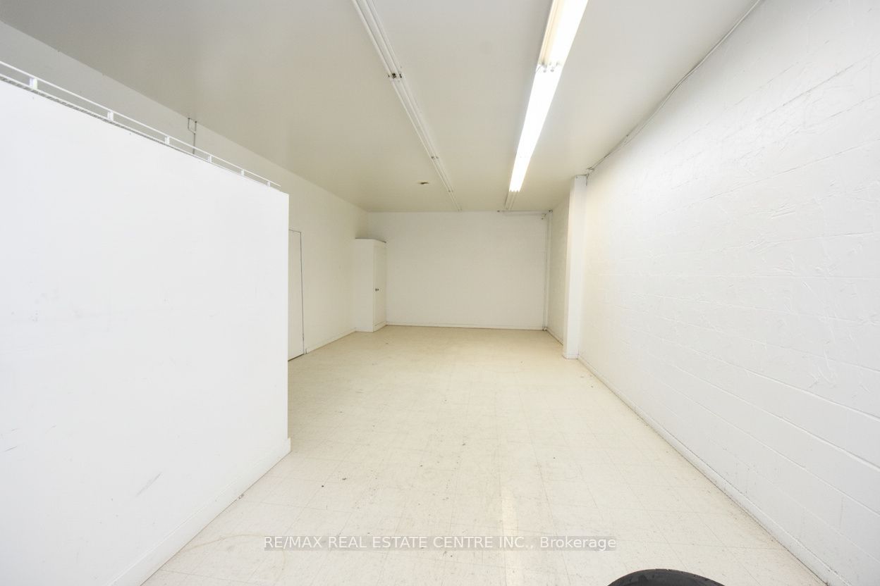 950 Barton Street E Property Photo 5