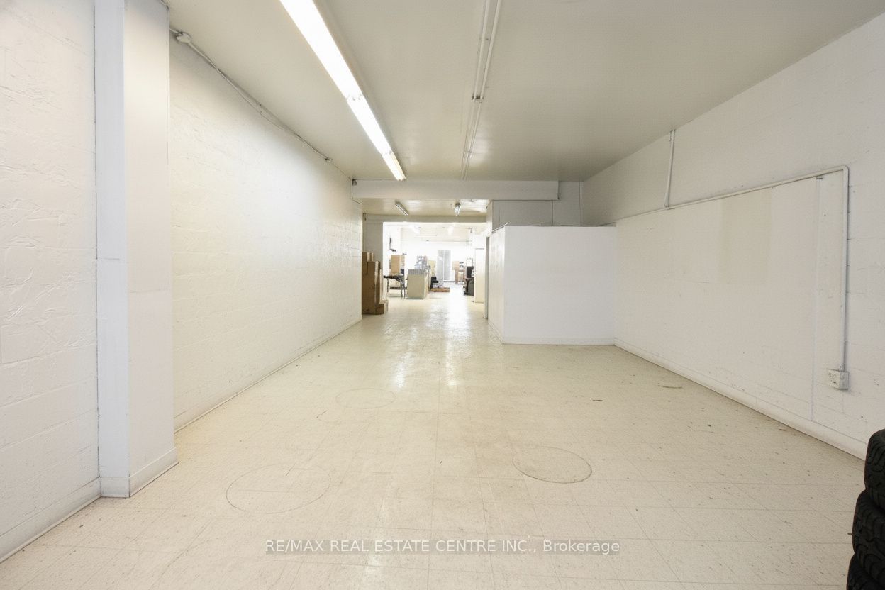 950 Barton Street E Property Photo 6