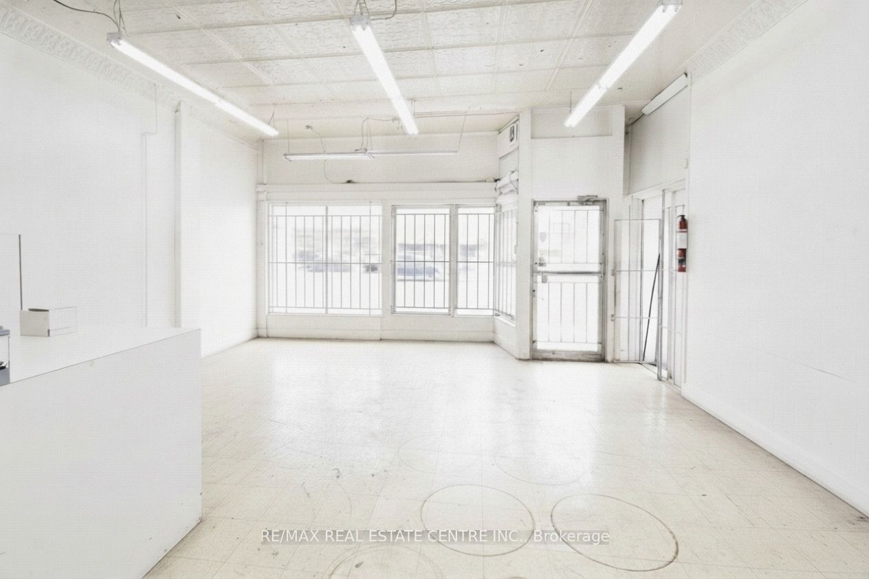 950 Barton Street E Property Photo 7