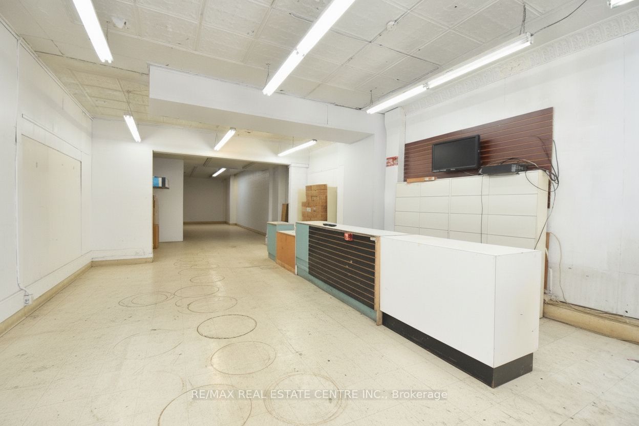 950 Barton Street E Property Photo 9