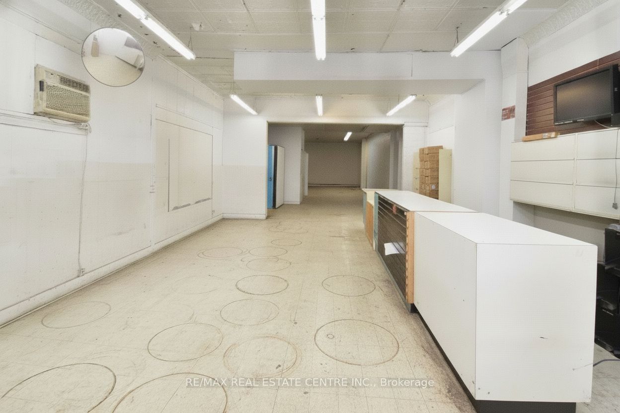 950 Barton Street E Property Photo 10